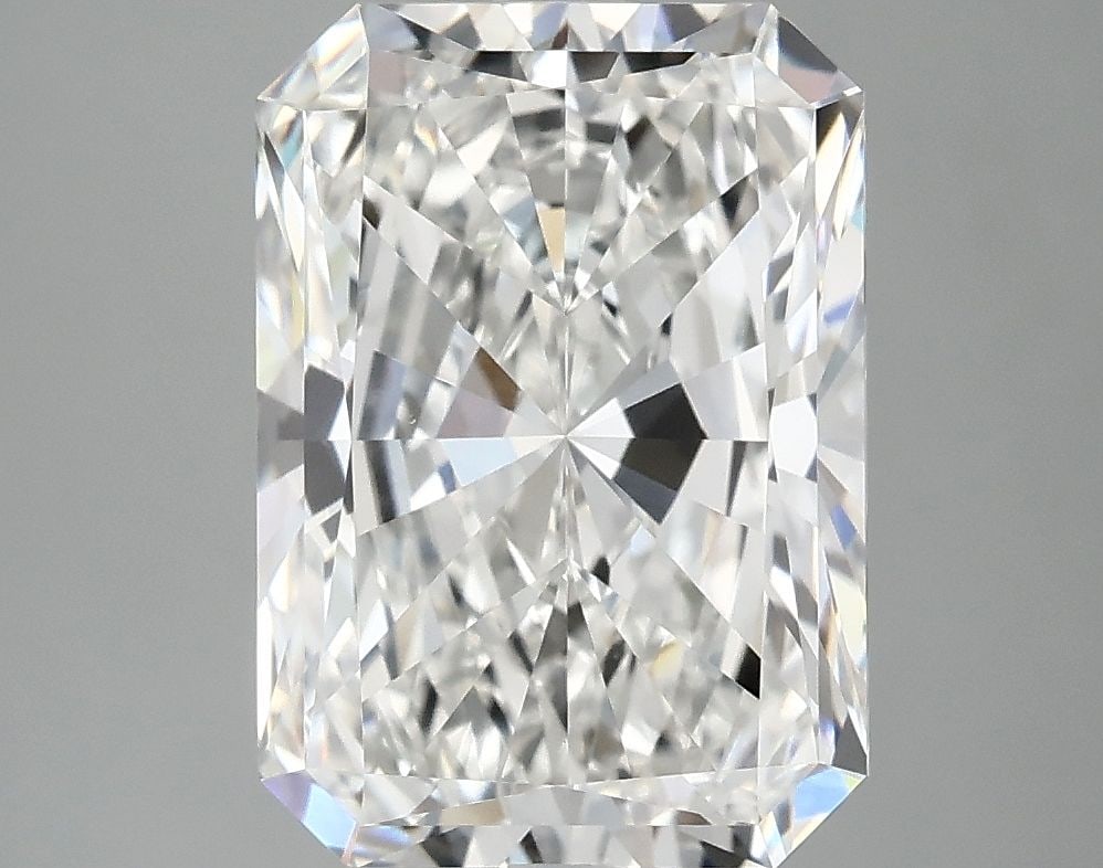 Loose Diamond - RADIANT 4.4ct E VS1: Loose Diamond - RADIANT 4.4ct E VS1 Source: This is a real non-mined Diamond that has been grown in a lab Shape: RADIANT Carats: 4.4 Color: E Clarity: VS1 Certification: IGI Video: