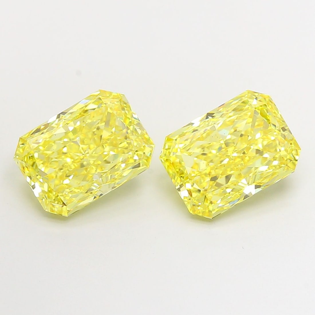 Loose Diamond - RADIANT 5.02ct Fancy Vivid Yellow VS2: Loose Diamond - RADIANT 5.02ct Fancy Vivid Yellow VS2 Source: This is a real non-mined Diamond that has been grown in a lab Shape: RADIANT Carats: 5.02 Color: Fancy Vivid Yellow Certification: IGI Vid