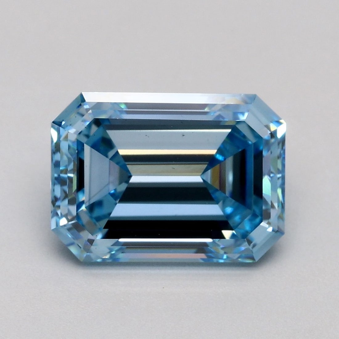 Loose Diamond - EMERALD 2.52ct Fancy Intense Blue VS2: Loose Diamond - EMERALD 2.52ct Fancy Intense Blue VS2 Source: This is a real non-mined Diamond that has been grown in a lab Shape: EMERALD Carats: 2.52 Color: Fancy Intense Blue Certification: IGI