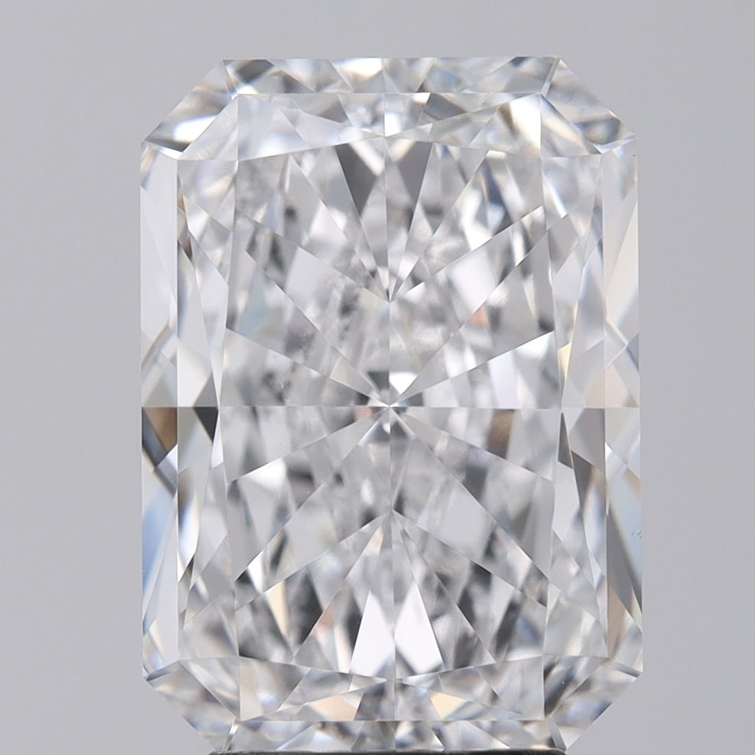 Loose Diamond - RADIANT 5.03ct E VS1: Loose Diamond - RADIANT 5.03ct E VS1 Source: This is a real non-mined Diamond that has been grown in a lab Shape: RADIANT Carats: 5.03 Color: E Clarity: VS1 Certification: IGI Video:
