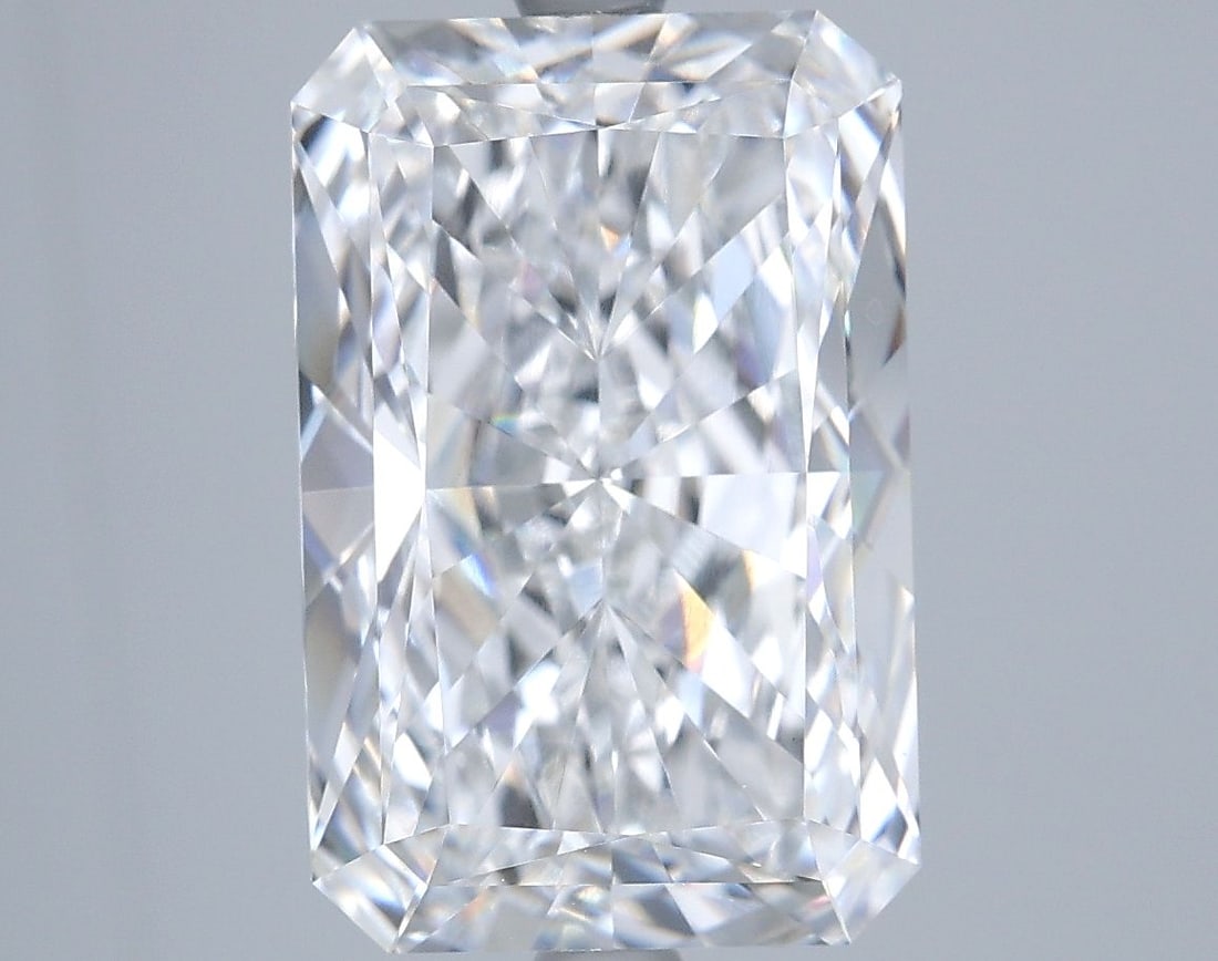 Loose Diamond - RADIANT 6.1ct E VS1: Loose Diamond - RADIANT 6.1ct E VS1 Source: This is a real non-mined Diamond that has been grown in a lab Shape: RADIANT Carats: 6.1 Color: E Clarity: VS1 Certification: GIA Video: