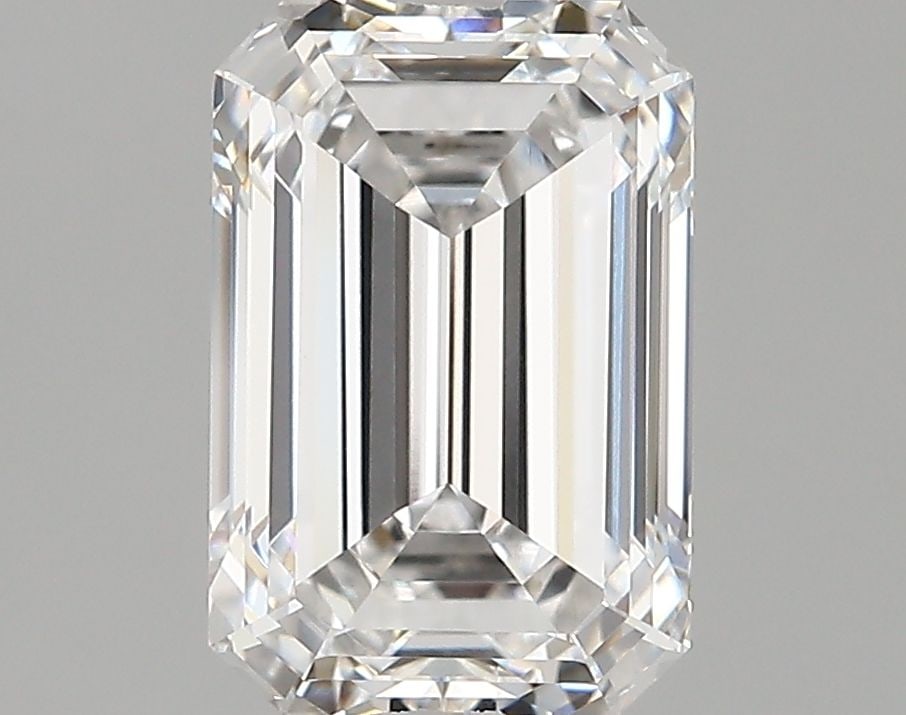 Loose Diamond - EMERALD 3.33ct E VVS1: Loose Diamond - EMERALD 3.33ct E VVS1 Source: This is a real non-mined Diamond that has been grown in a lab Shape: EMERALD Carats: 3.33 Color: E Clarity: VVS1 Certification: IGI Video: