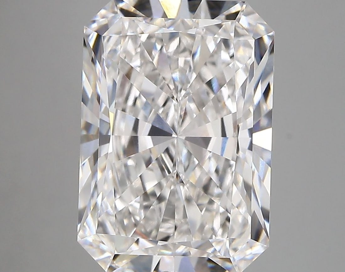 Loose Diamond - RADIANT 6.01ct E VVS1: Loose Diamond - RADIANT 6.01ct E VVS1 Source: This is a real non-mined Diamond that has been grown in a lab Shape: RADIANT Carats: 6.01 Color: E Clarity: VVS1 Certification: IGI Video: