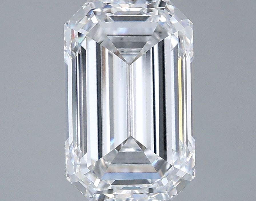 Loose Diamond - EMERALD 3.35ct D VVS2: Loose Diamond - EMERALD 3.35ct D VVS2 Source: This is a real non-mined Diamond that has been grown in a lab Shape: EMERALD Carats: 3.35 Color: D Clarity: VVS2 Certification: IGI Video: