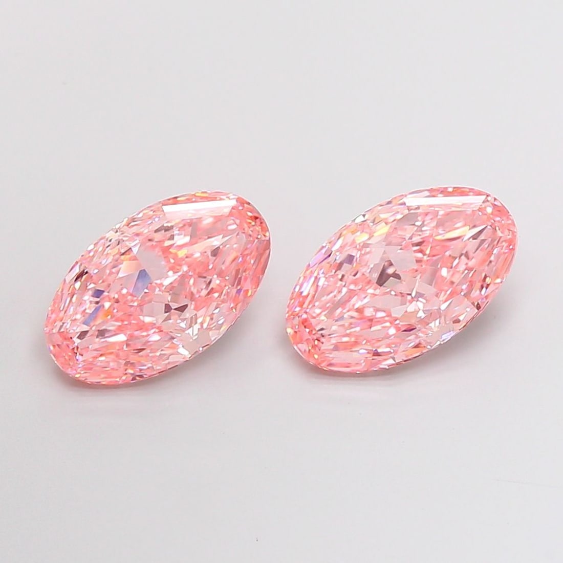 Loose Diamond - OVAL 3.73ct Fancy Vivid Pink VVS2: Loose Diamond - OVAL 3.73ct Fancy Vivid Pink VVS2 Source: This is a real non-mined Diamond that has been grown in a lab Shape: OVAL Carats: 3.73 Color: Fancy Vivid Pink Certification: IGI Video: