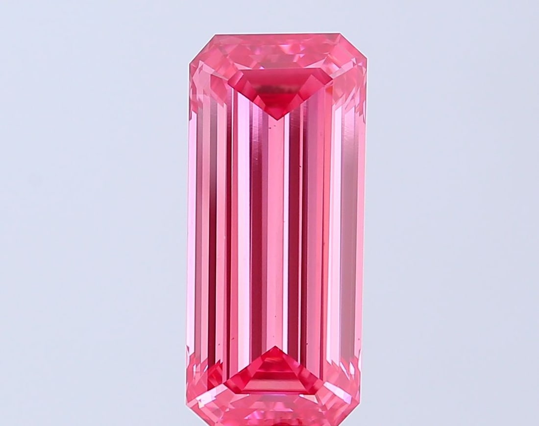 Loose Diamond - EMERALD 5.09ct Fancy Vivid Pink VS1: Loose Diamond - EMERALD 5.09ct Fancy Vivid Pink VS1 Source: This is a real non-mined Diamond that has been grown in a lab Shape: EMERALD Carats: 5.09 Color: Fancy Vivid Pink Certification: IGI Video: