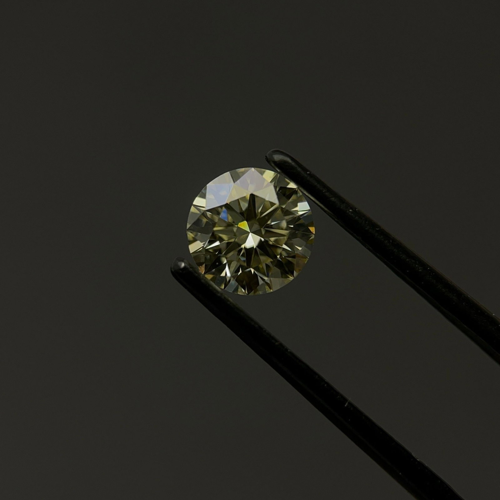 Ideal Loose Diamond - ROUND 1.1ct Fancy Light Yellow VS1: Ideal Loose Diamond - ROUND 1.1ct Fancy Light Yellow VS1 Source: This is a real non-mined Diamond that has been grown in a lab Shape: ROUND Carats: 1.1 Color: Fancy Light Yellow Certification: IGI Vid