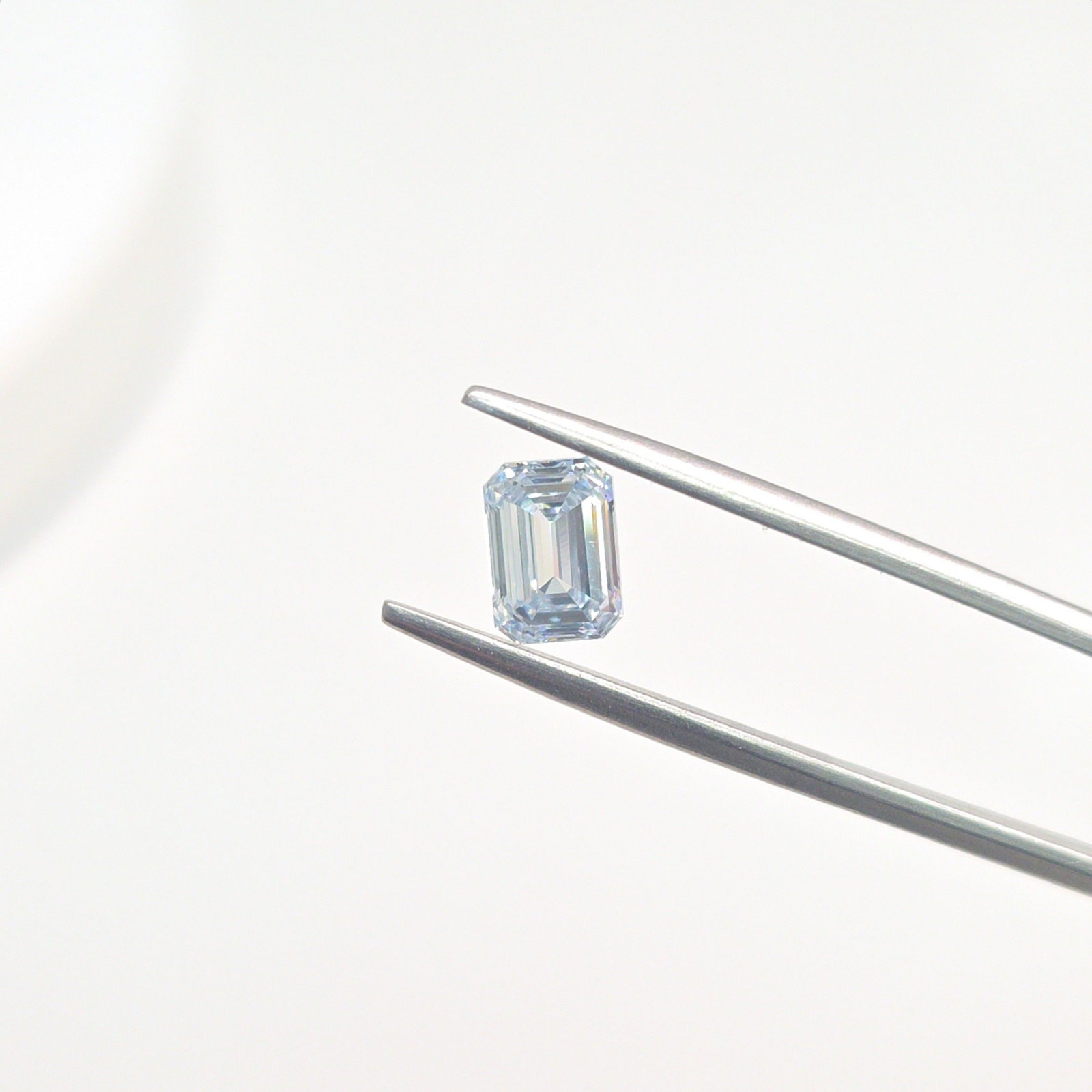 Loose Diamond - EMERALD 1.13ct Fancy Light Blue VS1: Loose Diamond - EMERALD 1.13ct Fancy Light Blue VS1 Source: This is a real non-mined Diamond that has been grown in a lab Shape: EMERALD Carats: 1.13 Color: Fancy Light Blue Certification: IGI PLEASE