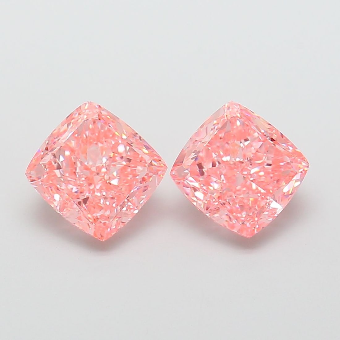 Loose Diamond - CUSHION MODIFIED 4.03ct Fancy Vivid Pink VVS2: Loose Diamond - CUSHION MODIFIED 4.03ct Fancy Vivid Pink VVS2 Source: This is a real non-mined Diamond that has been grown in a lab Shape: CUSHION MODIFIED Carats: 4.03 Color: Fancy Vivid Pink Certifi