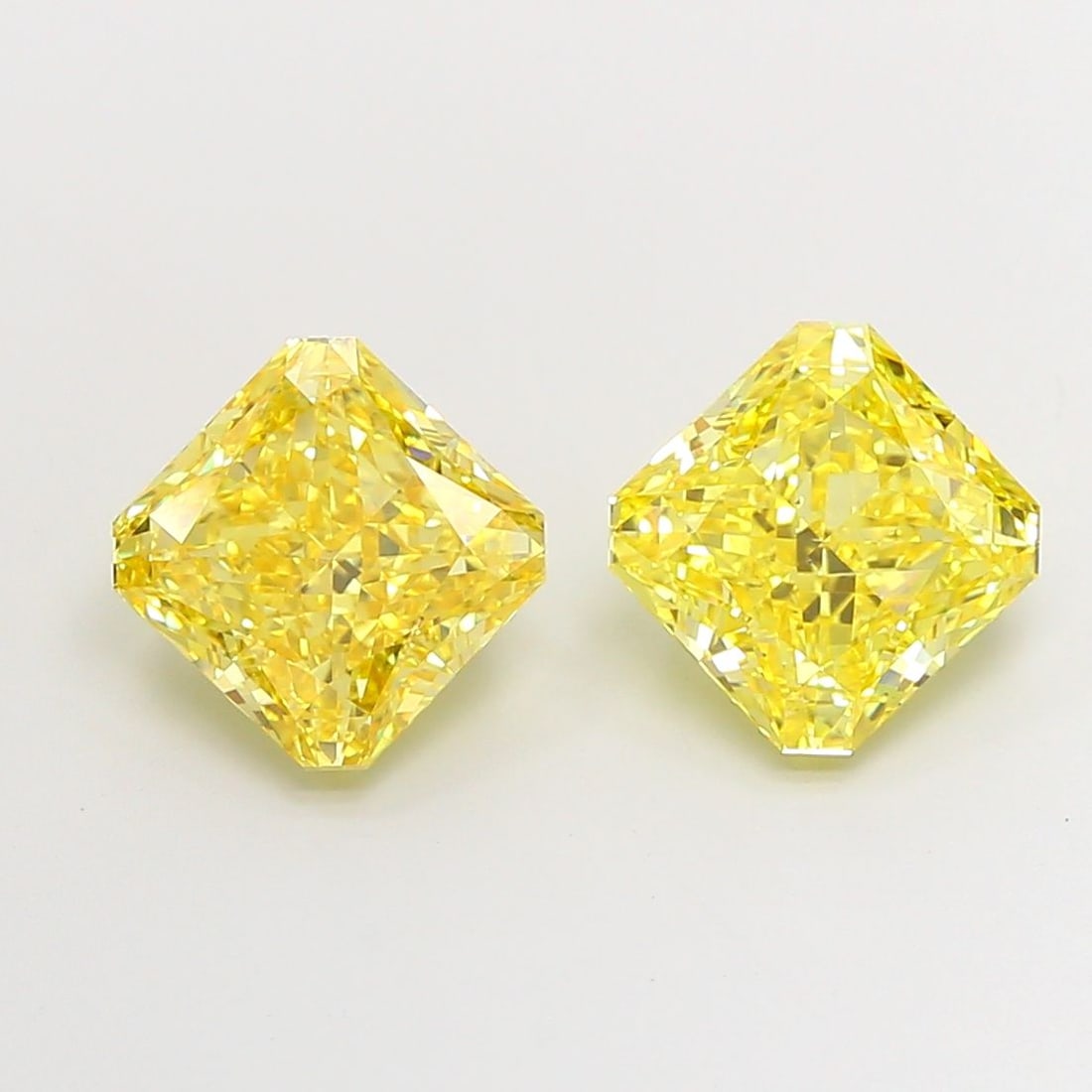 Loose Diamond - SQUARE RADIANT 2.53ct Fancy Vivid Yellow VS1: Loose Diamond - SQUARE RADIANT 2.53ct Fancy Vivid Yellow VS1 Source: This is a real non-mined Diamond that has been grown in a lab Shape: SQUARE RADIANT Carats: 2.53 Color: Fancy Vivid Yellow Certific
