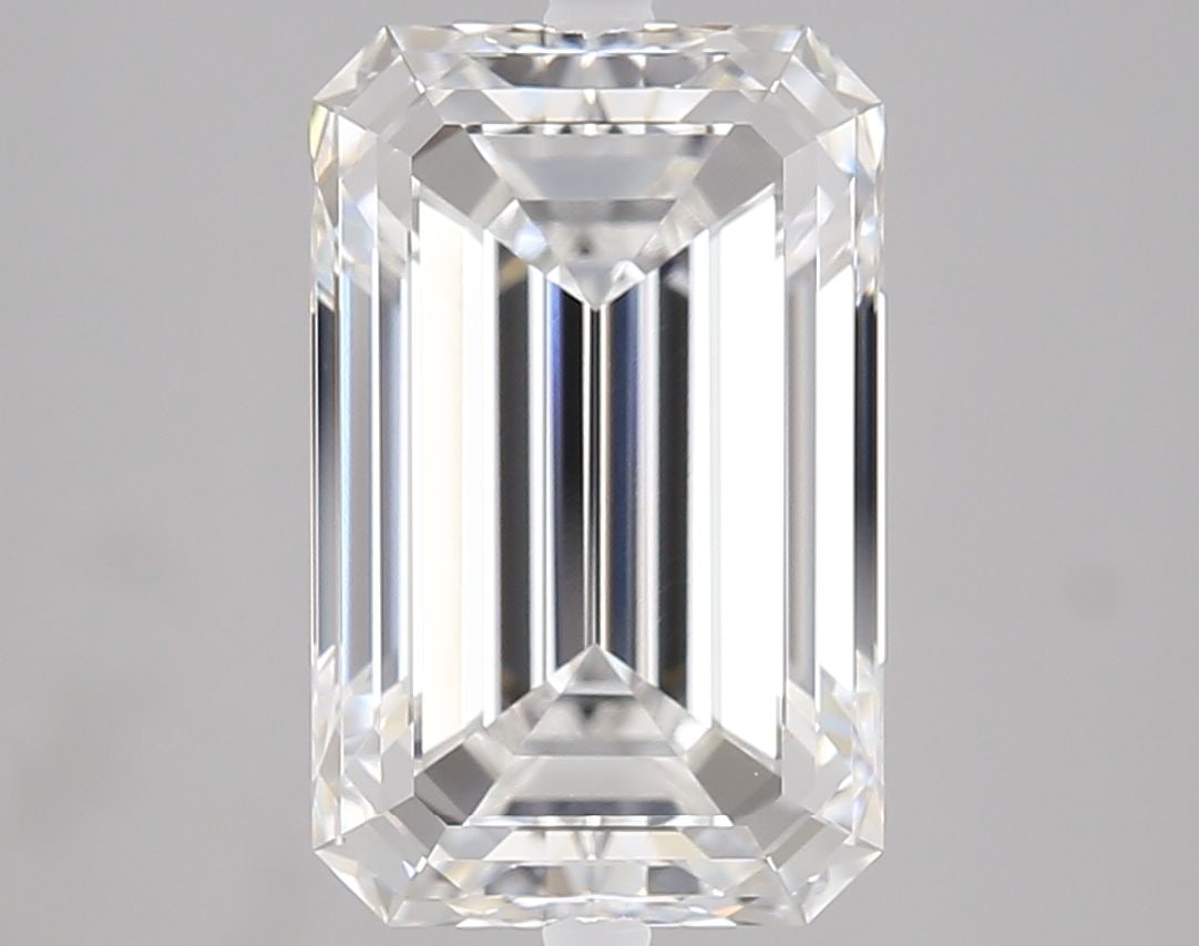 Loose Diamond - EMERALD 4.07ct E FL: Loose Diamond - EMERALD 4.07ct E FL Source: This is a real non-mined Diamond that has been grown in a lab Shape: EMERALD Carats: 4.07 Color: E Clarity: FL Certification: IGI Video: Video Link PLEASE
