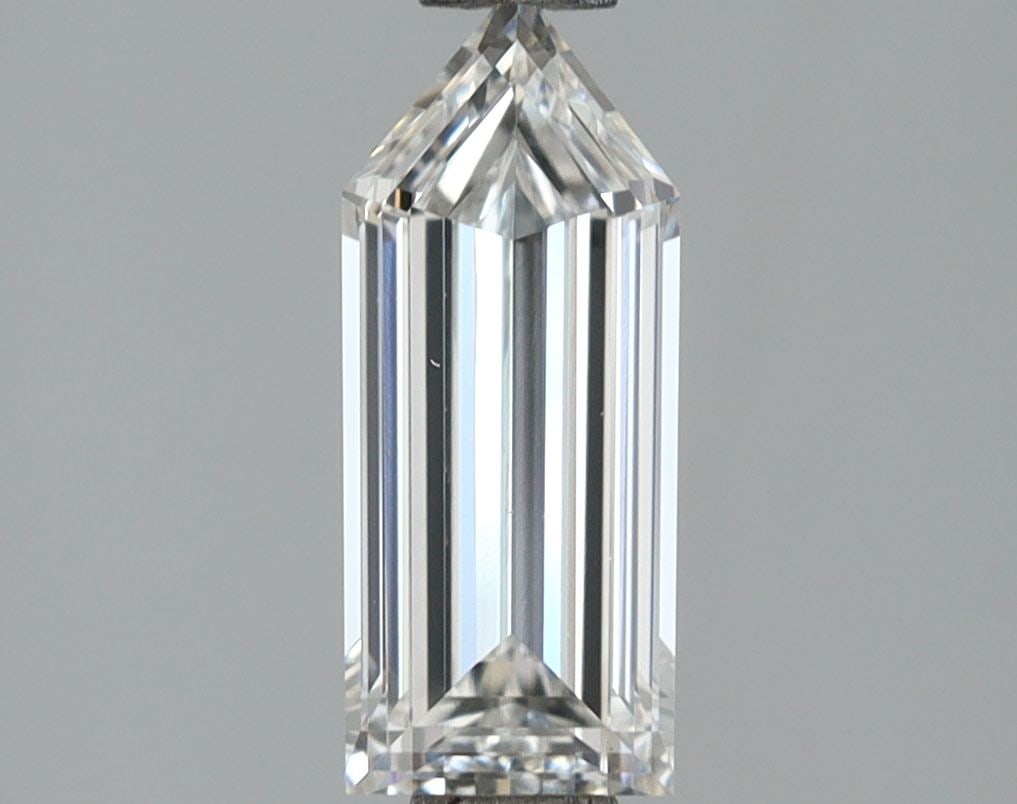 Loose Diamond - BULLET 0.94ct F VVS2: Loose Diamond - BULLET 0.94ct F VVS2 Source: This is a real non-mined Diamond that has been grown in a lab Shape: BULLET Carats: 0.94 Color: F Clarity: VVS2 Certification: NONE Video: Video Link