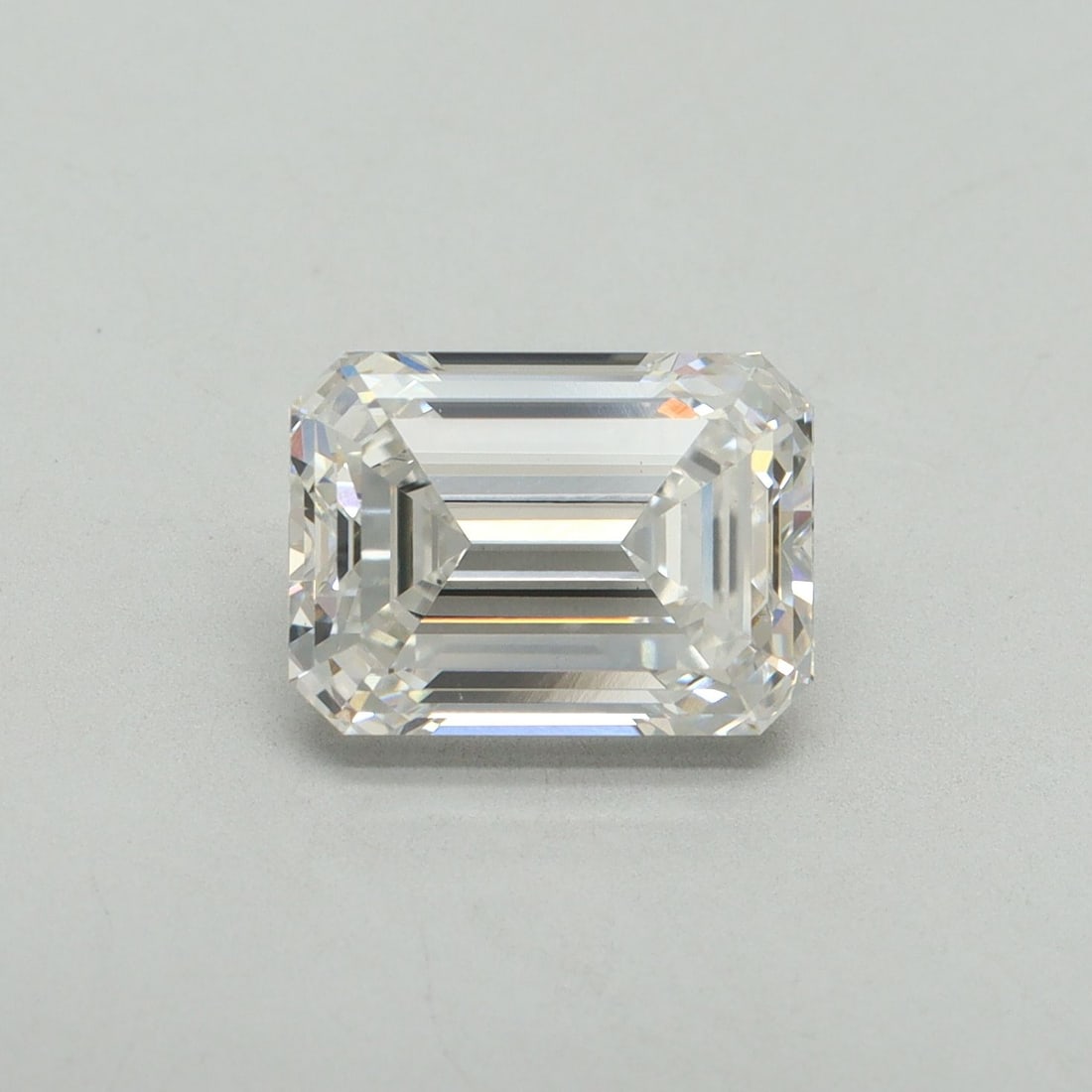 Loose Diamond - EMERALD 3.06ct G VS1: Loose Diamond - EMERALD 3.06ct G VS1 Source: This is a real non-mined Diamond that has been grown in a lab Shape: EMERALD Carats: 3.06 Color: G Clarity: VS1 Certification: IGI Video: Video Link