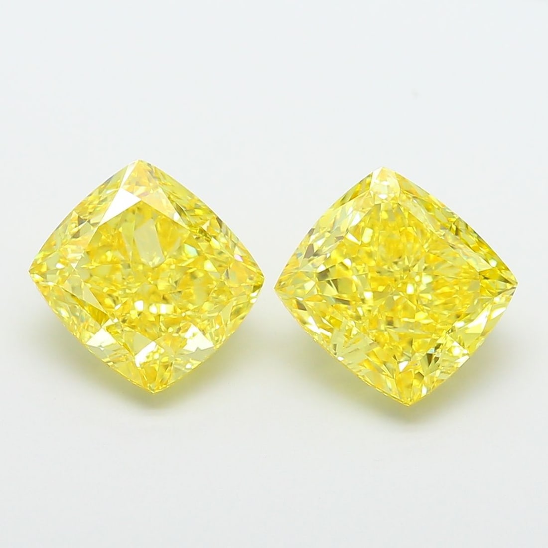 Loose Diamond - CUSHION MODIFIED 4.1ct Fancy Vivid Yellow VS1: Loose Diamond - CUSHION MODIFIED 4.1ct Fancy Vivid Yellow VS1 Source: This is a real non-mined Diamond that has been grown in a lab Shape: CUSHION MODIFIED Carats: 4.1 Color: Fancy Vivid Yellow Certif