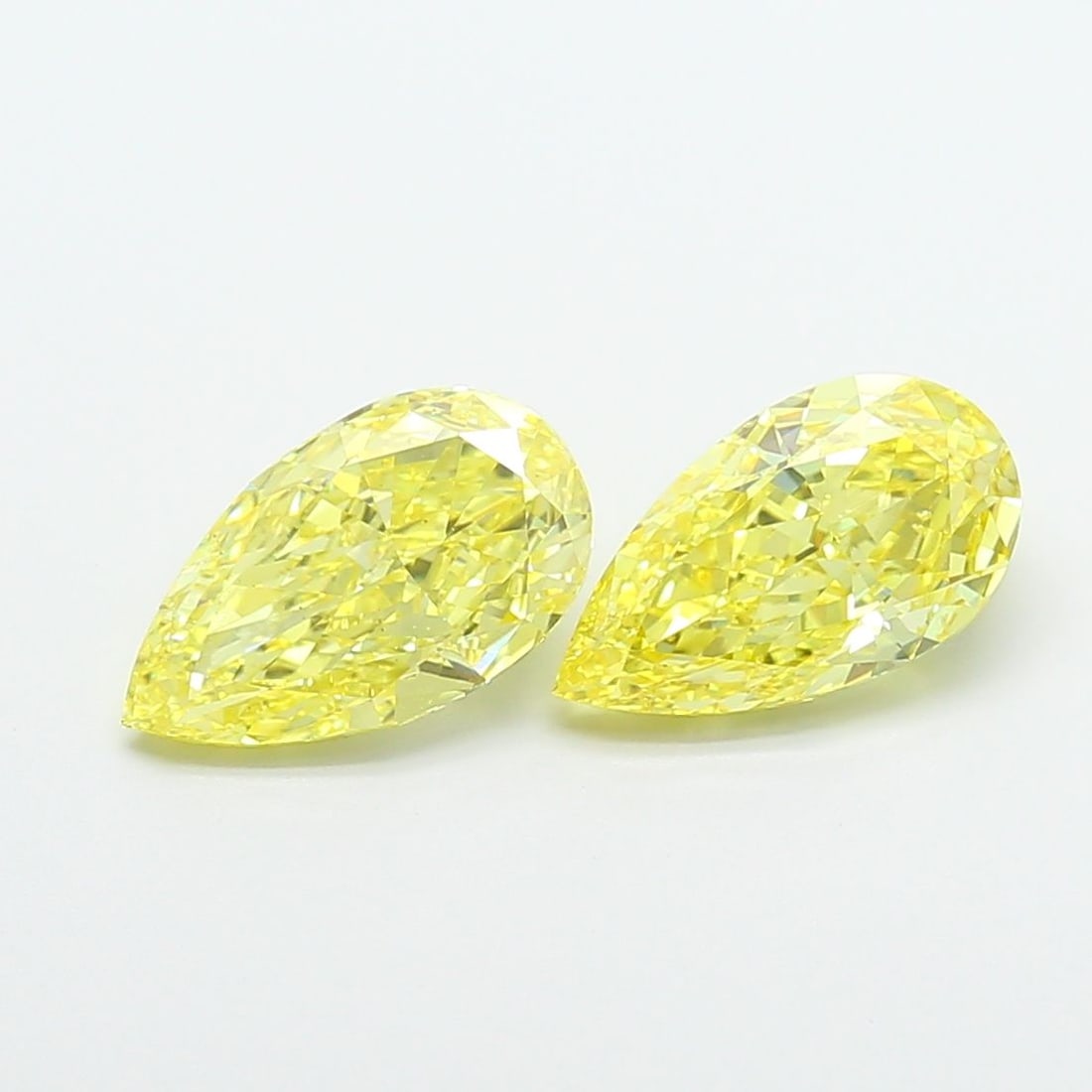 Loose Diamond - PEAR 2.0ct Fancy Vivid Yellow VS2: Loose Diamond - PEAR 2.0ct Fancy Vivid Yellow VS2 Source: This is a real non-mined Diamond that has been grown in a lab Shape: PEAR Carats: 2.0 Color: Fancy Vivid Yellow Certification: IGI Video: