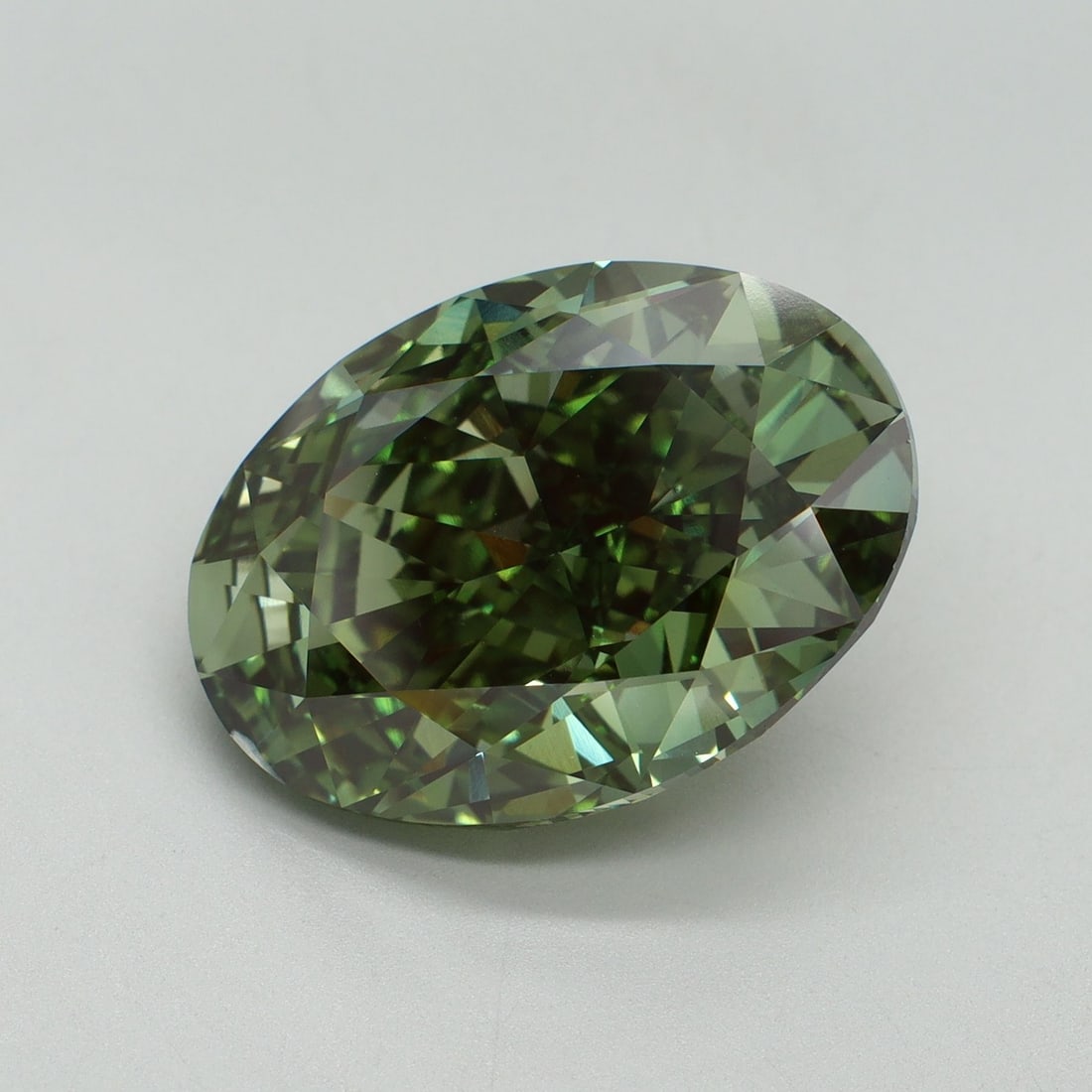 Loose Diamond - OVAL 11.05ct Fancy Vivid Green VS2: Loose Diamond - OVAL 11.05ct Fancy Vivid Green VS2 Source: This is a real non-mined Diamond that has been grown in a lab Shape: OVAL Carats: 11.05 Color: Fancy Vivid Green Certification: IGI Video:
