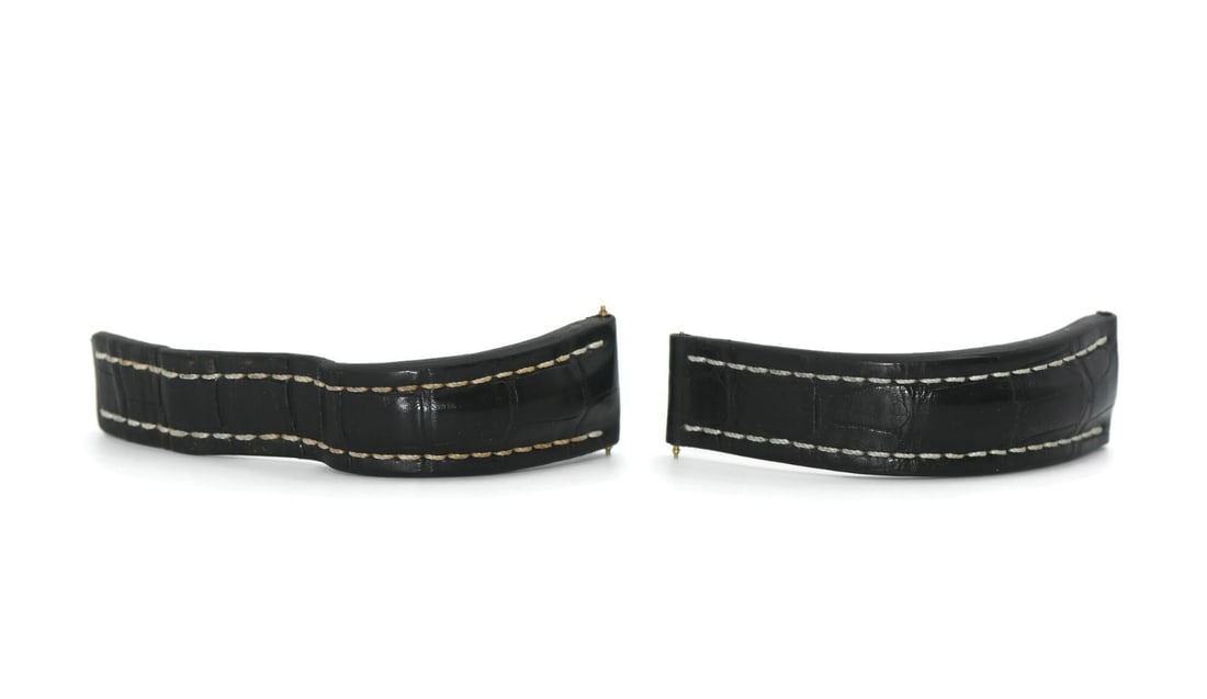 Breitling 24mm Brown Leather Wristwatch Band Strap: Breitling 24mm Brown Leather Wristwatch Band Strap Pre-owned Breitling wristwatch band in brown leather, made in Switzerland. This strap is designed with a 24 mm band width and includes the stated 24 