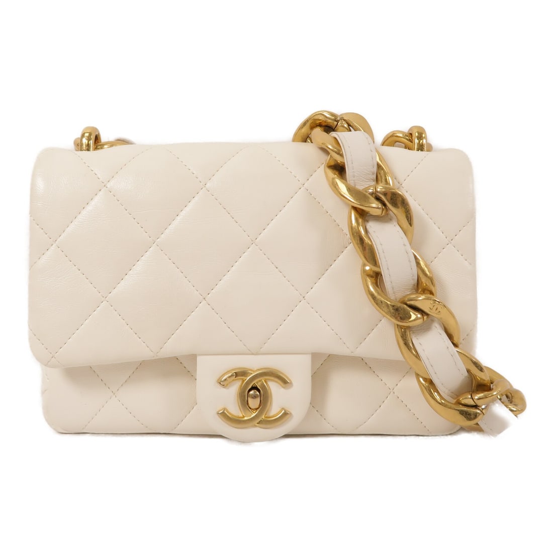 CHANEL AS3214 23P Small Flap Shoulder Bag White Lambskin: CHANEL AS3214 23P Small Flap Shoulder Bag White Lambskin Small Chanel 23P flap shoulder bag in white lambskin leather with a chunky chain strap and CC turn-lock closure. The bag features an exterior o