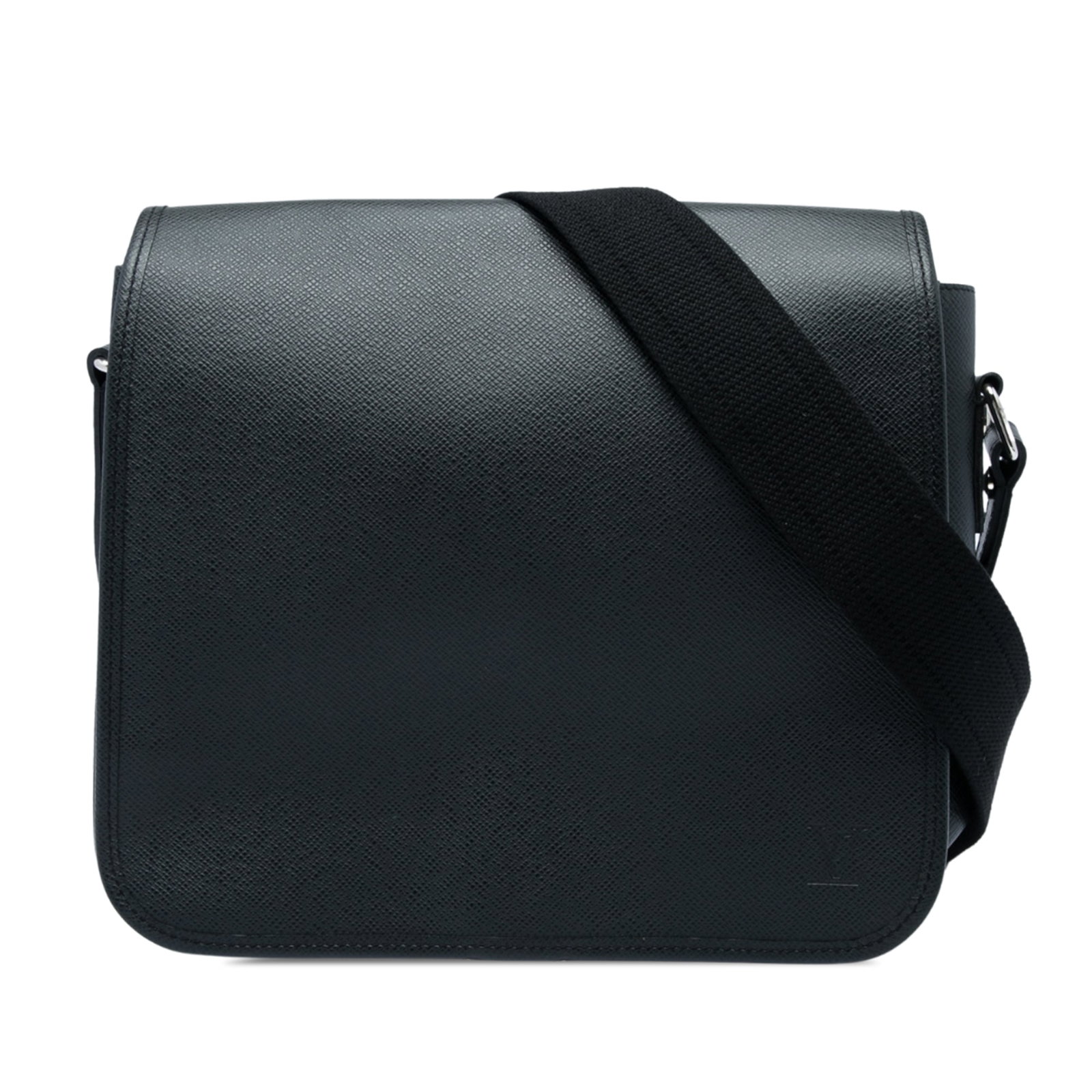 Louis Vuitton Taiga Andrei Leather Shoulder Bag Black: Louis Vuitton Taiga Andrei Leather Shoulder Bag Black Louis Vuitton Taiga Andrei shoulder bag crafted in black leather with an adjustable flat strap, front flap with magnetic snap closure, and interio
