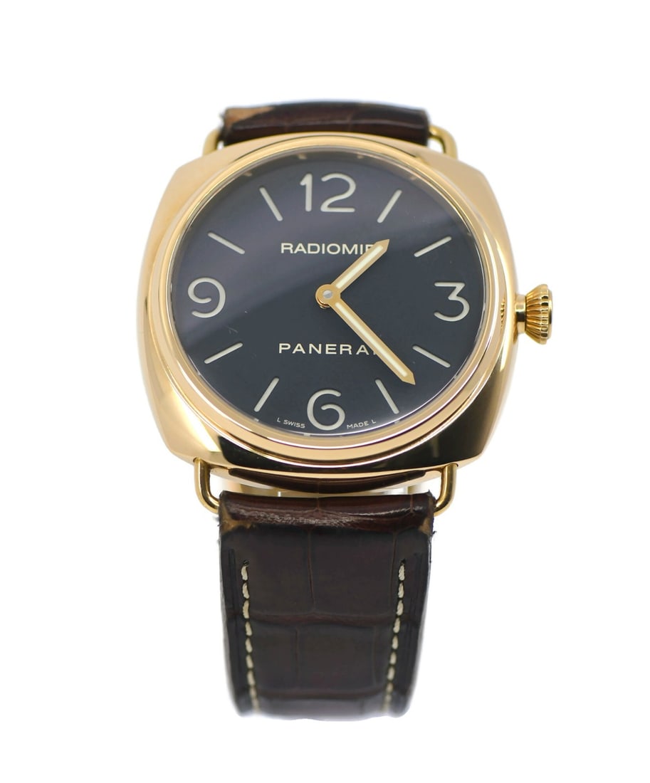 Panerai Radiomir PAM00231 18K Rose Gold 45mm Wristwatch with Box: Panerai Radiomir PAM00231 18K Rose Gold 45mm Wristwatch with Box Introducing the Panerai Radiomir 18K Rose Gold Watch (Model: PAM00231), a stunning wristwatch that combines elegance with functionality