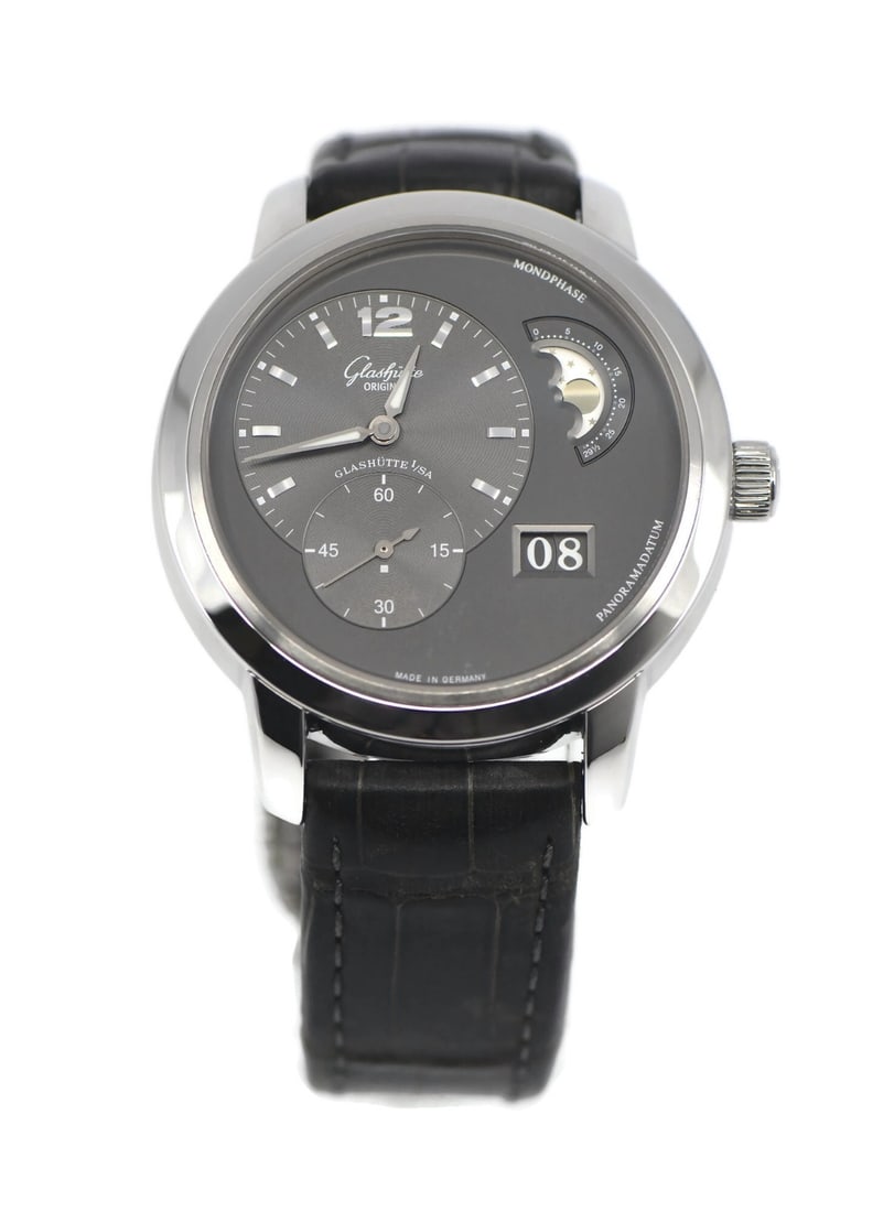 Glashutte Original Panomaticlunar automatic wristwatch in stainless steel 42mm: Glashutte Original Panomaticlunar automatic wristwatch in stainless steel 42mm Pre-owned Glashutte Original Panomaticlunar wristwatch in stainless steel with a round case and gray analog dial. This au