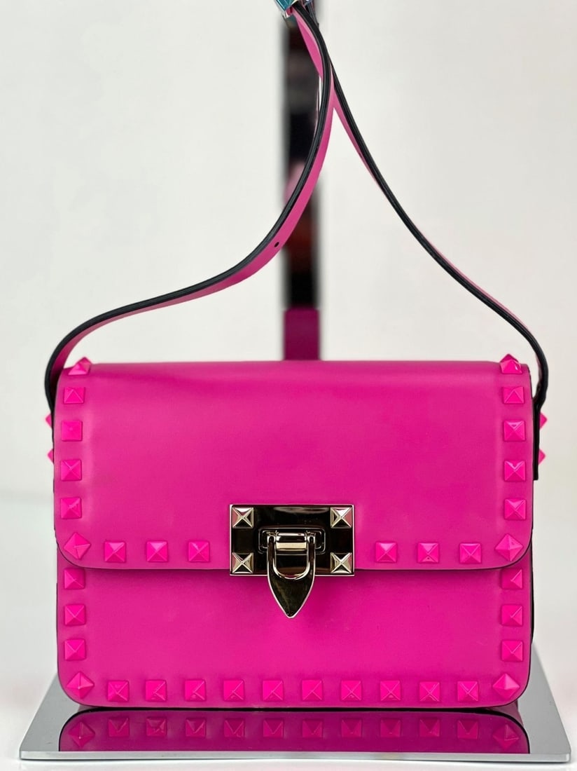 Valentino Rockstud Small Pink Leather Shoulder Bag Studded: Valentino Rockstud Small Pink Leather Shoulder Bag Studded This Valentino Garavani Small Rockstud shoulder bag features pink coated leather with studded accents and a rectangular silhouette. It has a 
