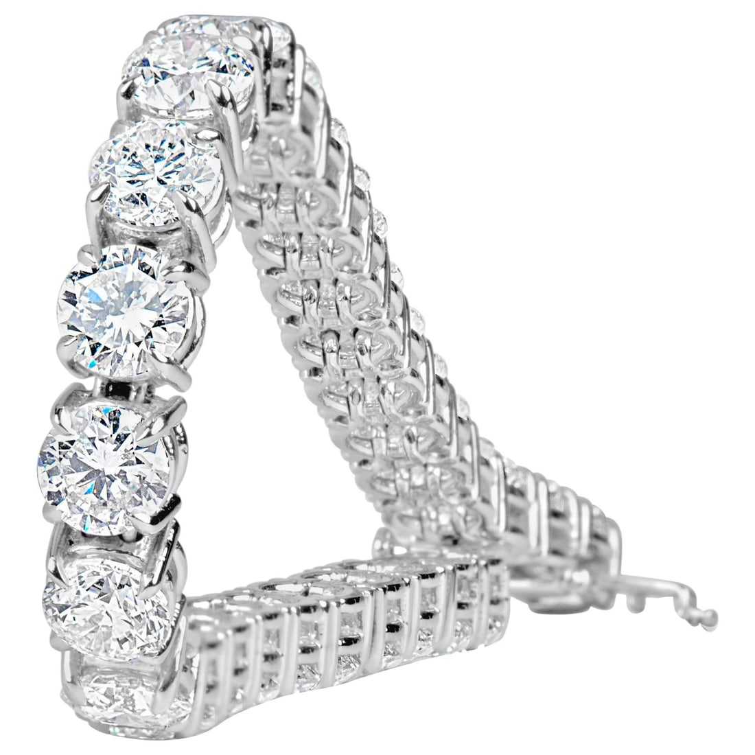 8 ct Round Diamond Tennis Bracelet 14k White Gold G-H SI: 8 ct Round Diamond Tennis Bracelet 14k White Gold G-H SI Contemporary diamond tennis bracelet crafted in 14 karat white gold and set with 45 round brilliant diamonds totaling 8 carats. The diamonds ar