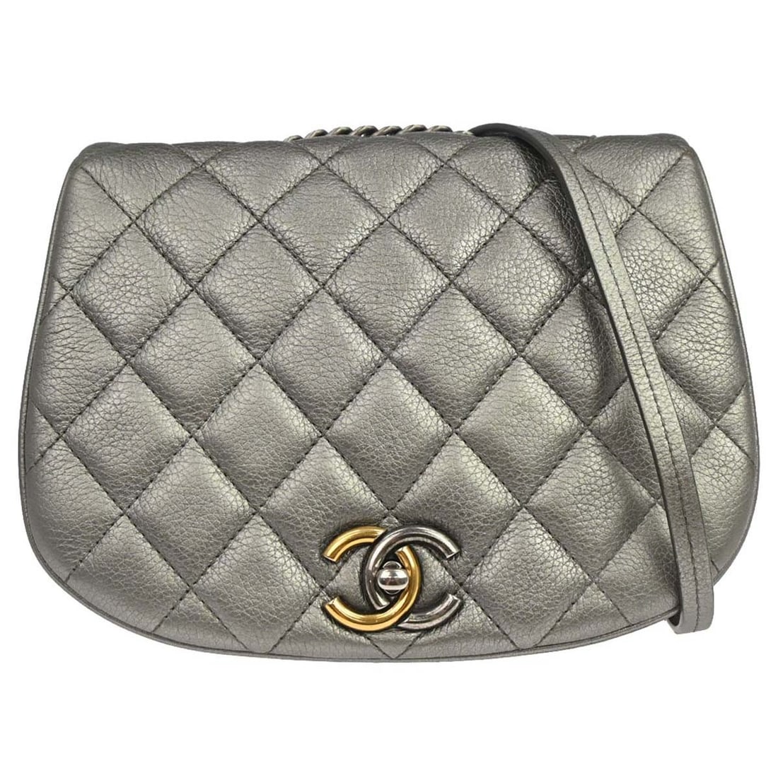 CHANEL Single Chain Shoulder Bag Gray Calfskin Quilted Flap: CHANEL Single Chain Shoulder Bag Gray Calfskin Quilted Flap Chanel shoulder bag in gray calfskin with a matelasse quilted exterior and flap turnlock closure. This small bag features a leather lining, 