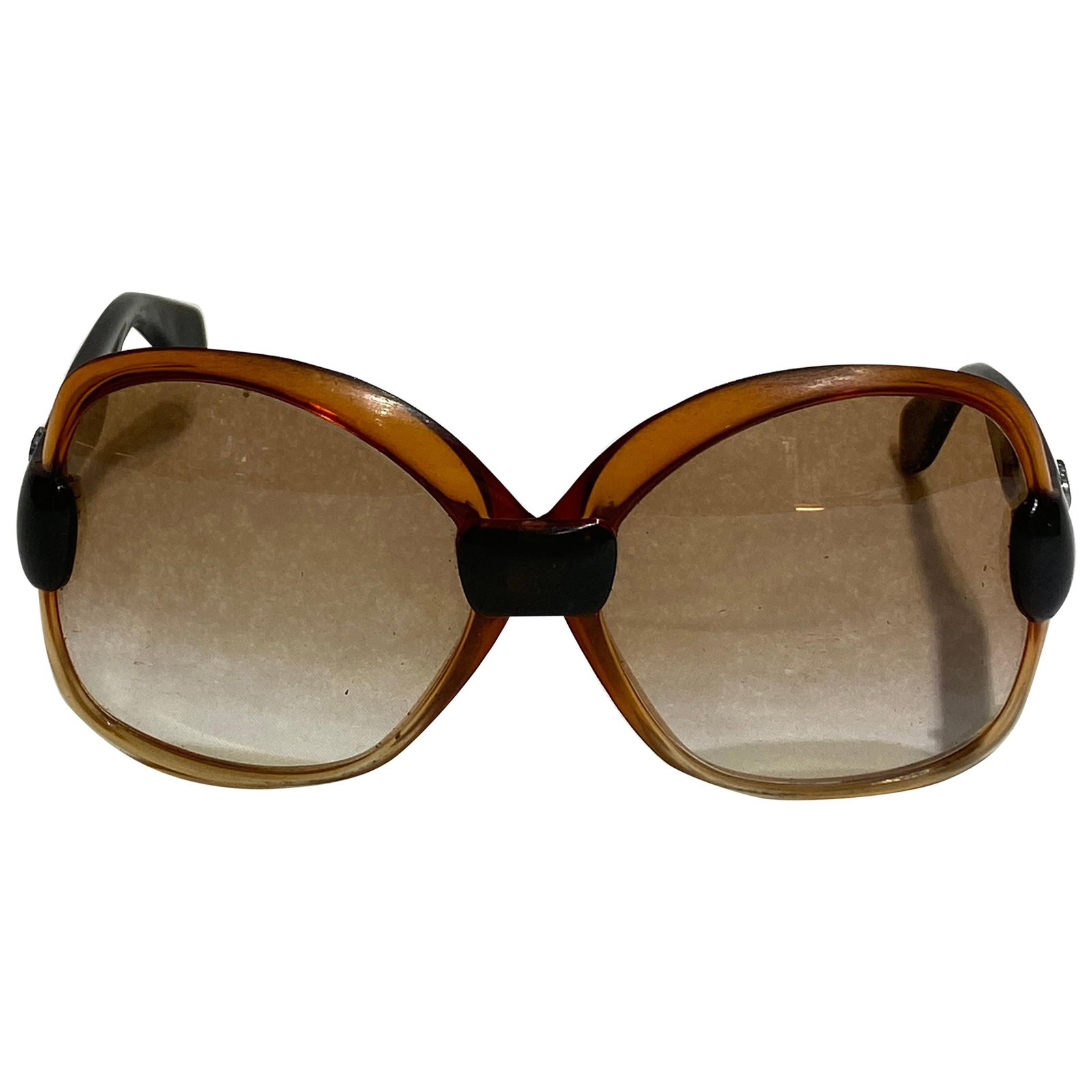 Yves Saint Laurent 541 Vintage Sunglasses Brown Black Frames: Yves Saint Laurent 541 Vintage Sunglasses Brown Black Frames Vintage Yves Saint Laurent sunglasses from circa 1970, made in France. The design features clear brown and black matte finish frames, light