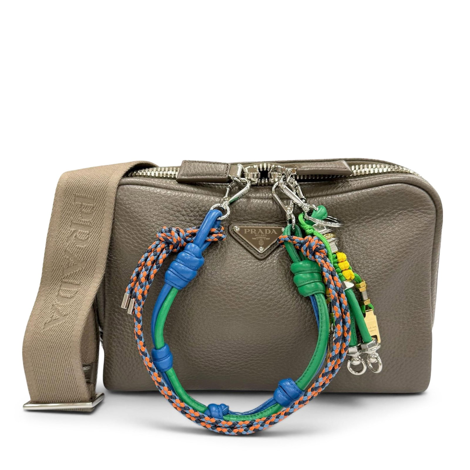Prada Vitello Daino Leather Crossbody Bag Gray: Prada Vitello Daino Leather Crossbody Bag Gray Prada Vitello Daino crossbody bag in gray leather with an adjustable flat strap, top zip closure, and an interior zip pocket. Includes dust bag. Conditio