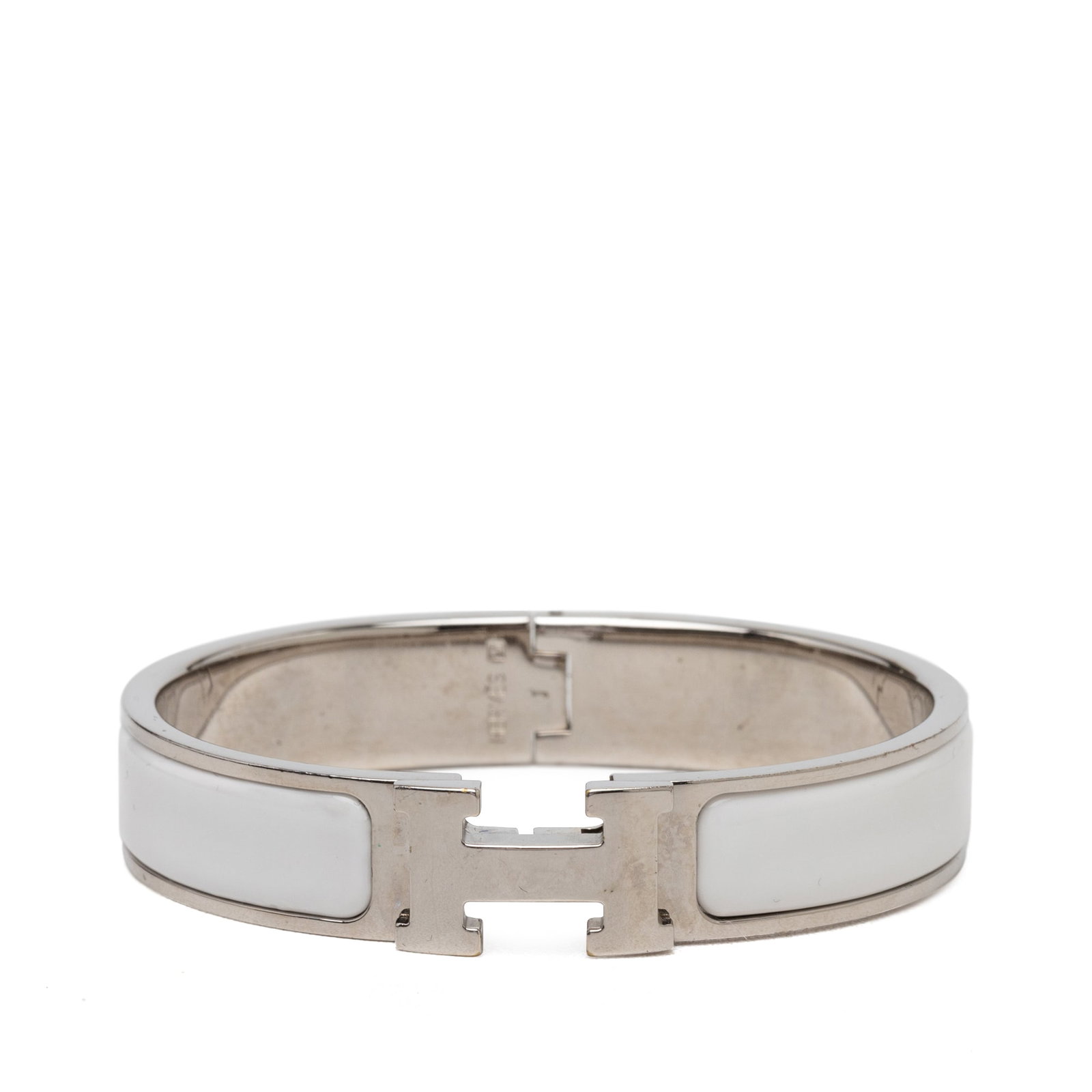 Hermes Clic H PM Narrow Enamel Bracelet White: Hermes Clic H PM Narrow Enamel Bracelet White Hermes Narrow Enamel Clic H Bracelet PM with an enamel body, palladium-plated metal accents, and a metal clasp closure. Includes dust bag. Condition is B+