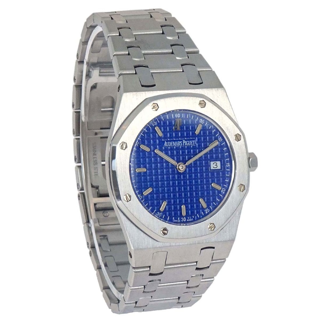 Audemars Piguet Royal Oak Ref 56175ST 33mm Blue Dial Quartz Watch: Audemars Piguet Royal Oak Ref 56175ST 33mm Blue Dial Quartz Watch Audemars Piguet Royal Oak 33mm Ref. 56175ST quartz wristwatch with a blue dial and stainless steel case and bracelet. This vintage Swi