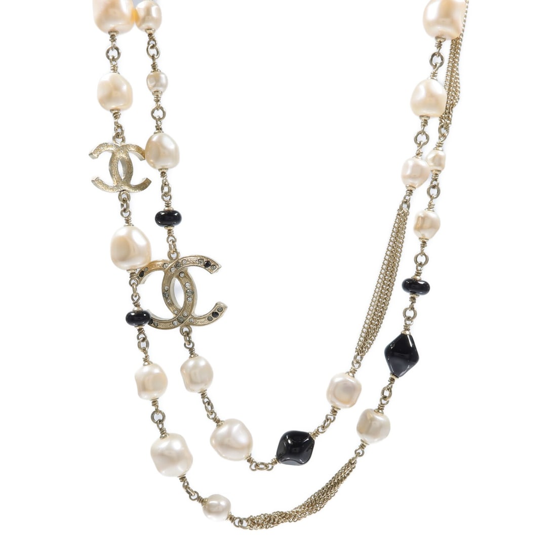 CHANEL CC PVC Metal Necklace in Black White and Gold: CHANEL CC PVC Metal Necklace in Black White and Gold Chanel CC necklace in PVC and metal with a black, white, and gold-tone colorway. Designed for women, this piece is made in France and includes stor