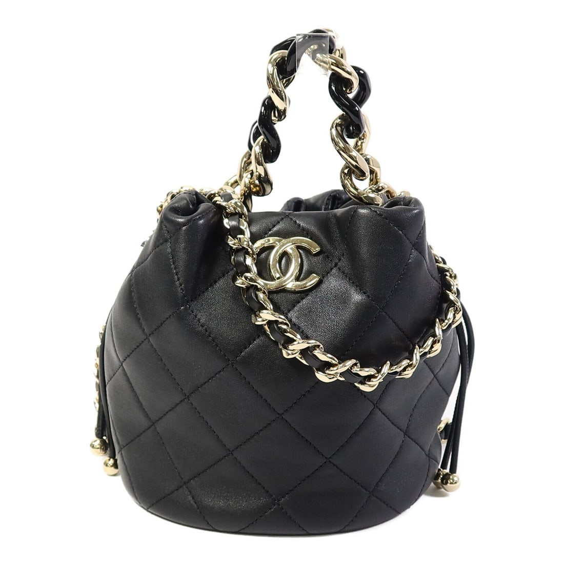 CHANEL CC Black Lambskin Bucket Shoulder Bag 2 Way: CHANEL CC Black Lambskin Bucket Shoulder Bag 2 Way CHANEL bucket bag in black lambskin (sheep leather) with CC hardware in gold tone. This 2-way shoulder bag is listed in very good AB condition and in