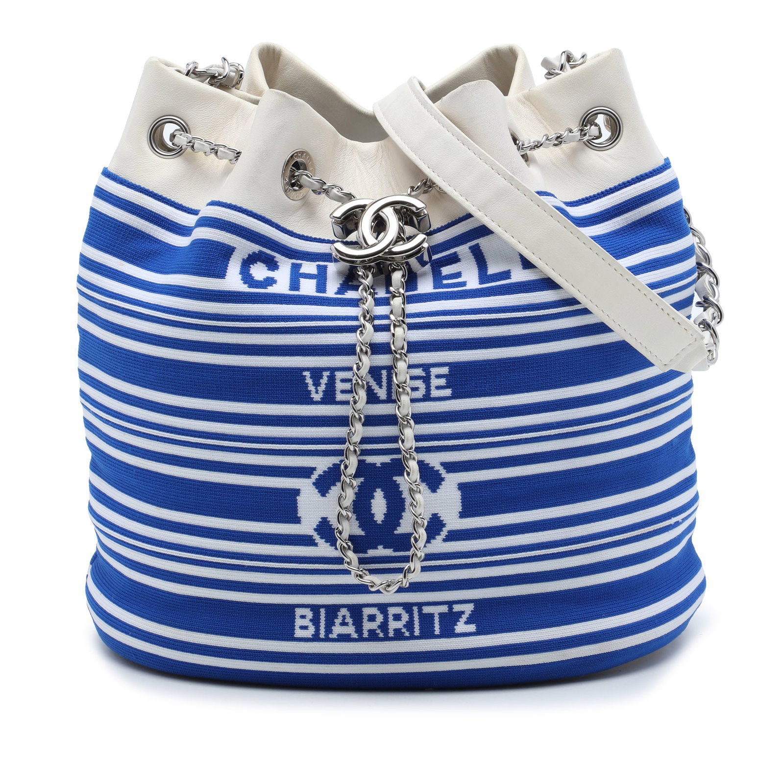 Chanel Venise Biarritz bucket bag in blue fabric and lambskin: Chanel Venise Biarritz bucket bag in blue fabric and lambskin Chanel Venise Biarritz drawstring bucket bag crafted with a mixed fiber canvas body and lambskin trim. This shoulder bag features a leathe