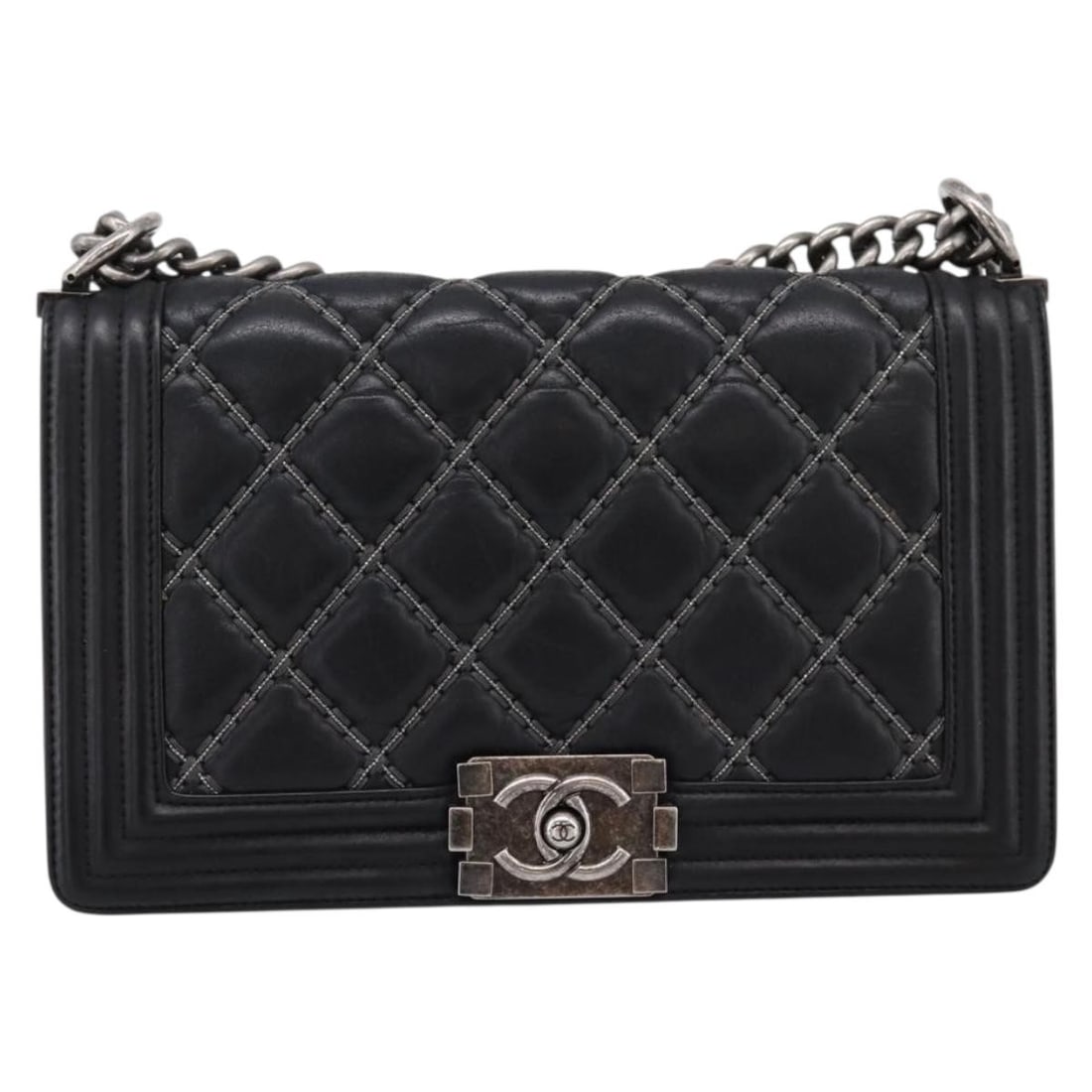 Chanel Boy Flap shoulder bag in black quilted calfskin leather: Chanel Boy Flap shoulder bag in black quilted calfskin leather A Chanel Boy Flap bag in black leather with quilted calfskin and micro chain detail. Made in Italy, this piece has a structured silhouett