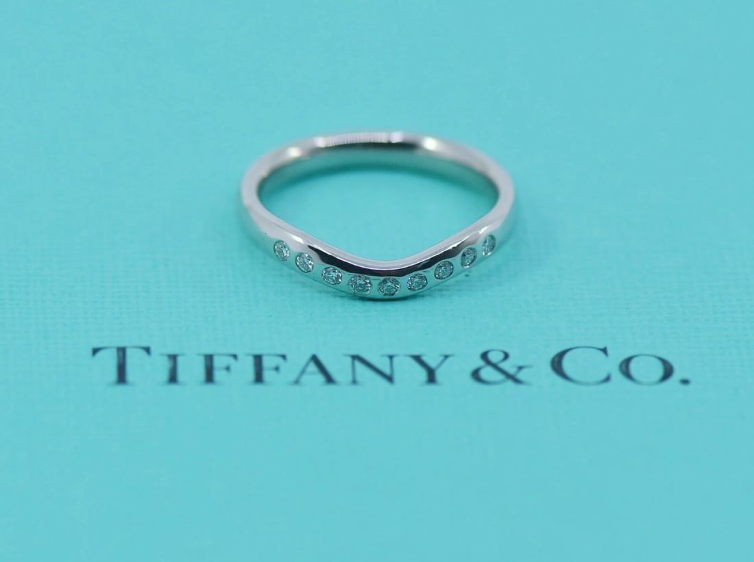 Platinum Diamond Ring Tiffany & Co Elsa Peretti Size 6: Platinum Diamond Ring Tiffany & Co Elsa Peretti Size 6 Pre-owned Tiffany & Co. Elsa Peretti ring in platinum with a diamond accent. The ring is size 6, has a 3 mm width, and weighs 5.3 grams. It is no
