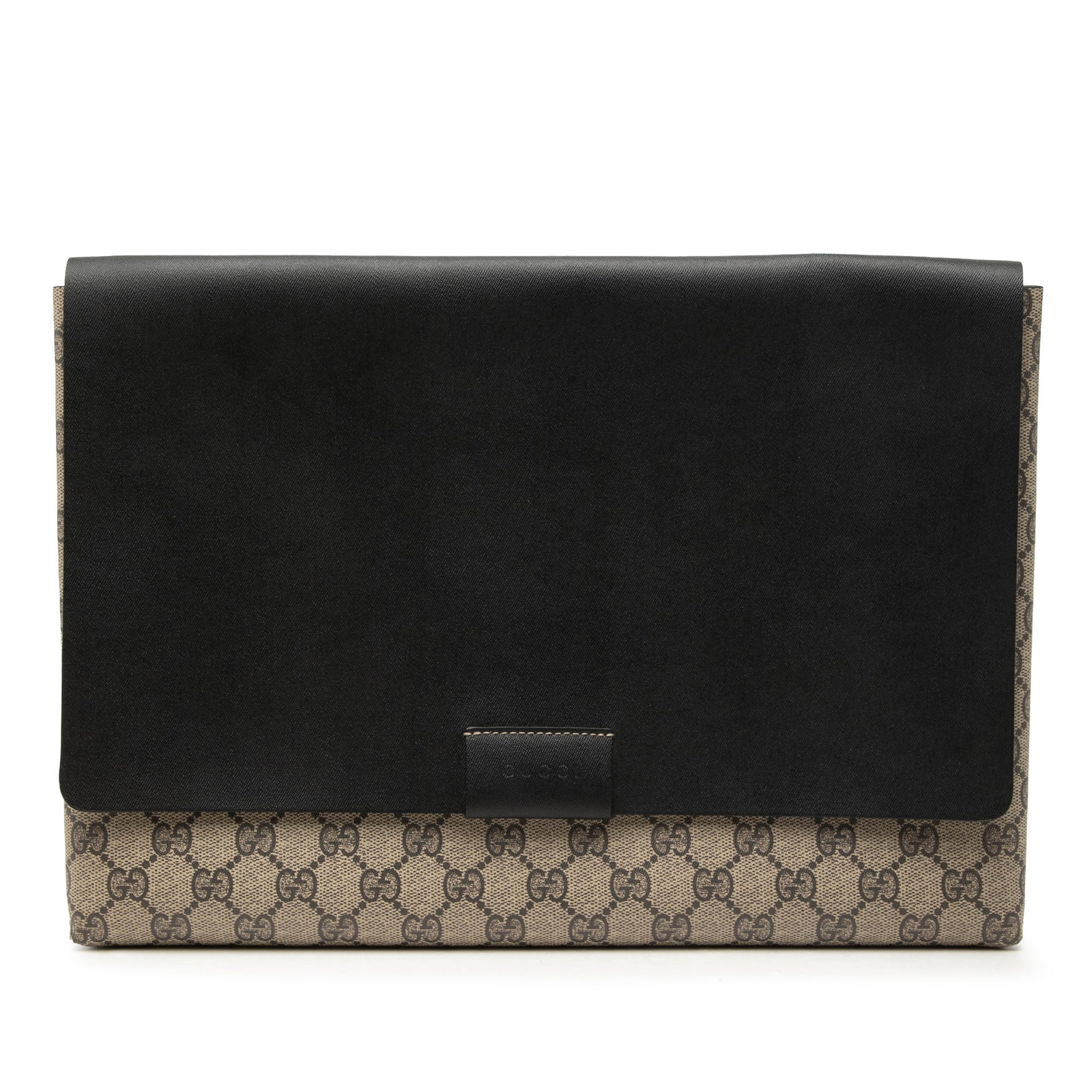 Gucci GG Supreme Large Clutch Bag Beige: Gucci GG Supreme Large Clutch Bag Beige A Gucci Large GG Supreme Clutch crafted with a coated canvas and leather body, finished with a front flap and magnetic closure. Made in Italy, this beige clutch