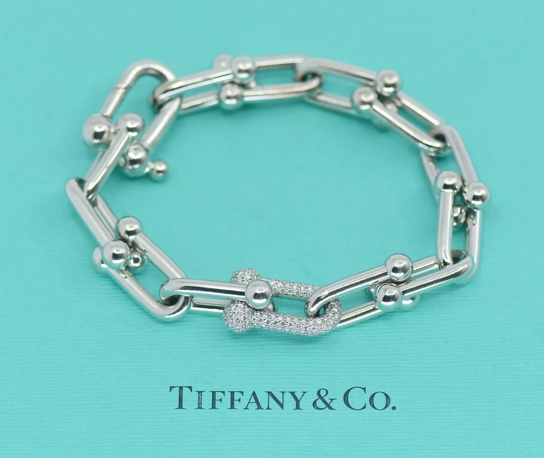 Tiffany & Co Tiffany HardWear Large Link Bracelet 18K White Gold Diamond: Tiffany & Co Tiffany HardWear Large Link Bracelet 18K White Gold Diamond Tiffany & Co. HardWear bracelet crafted in 18k white gold with diamond accents and large chain links. This pre-owned bracelet c