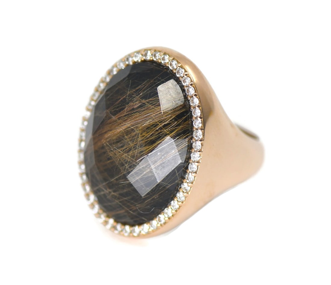 18K Rose Gold Quartz Diamond Ring Roberto Coin Size 7.5: 18K Rose Gold Quartz Diamond Ring Roberto Coin Size 7.5 Roberto Coin ring crafted in 18k rose gold, featuring pink quartz accented with diamonds. This pre-owned ring has a bold, sculptural presence an
