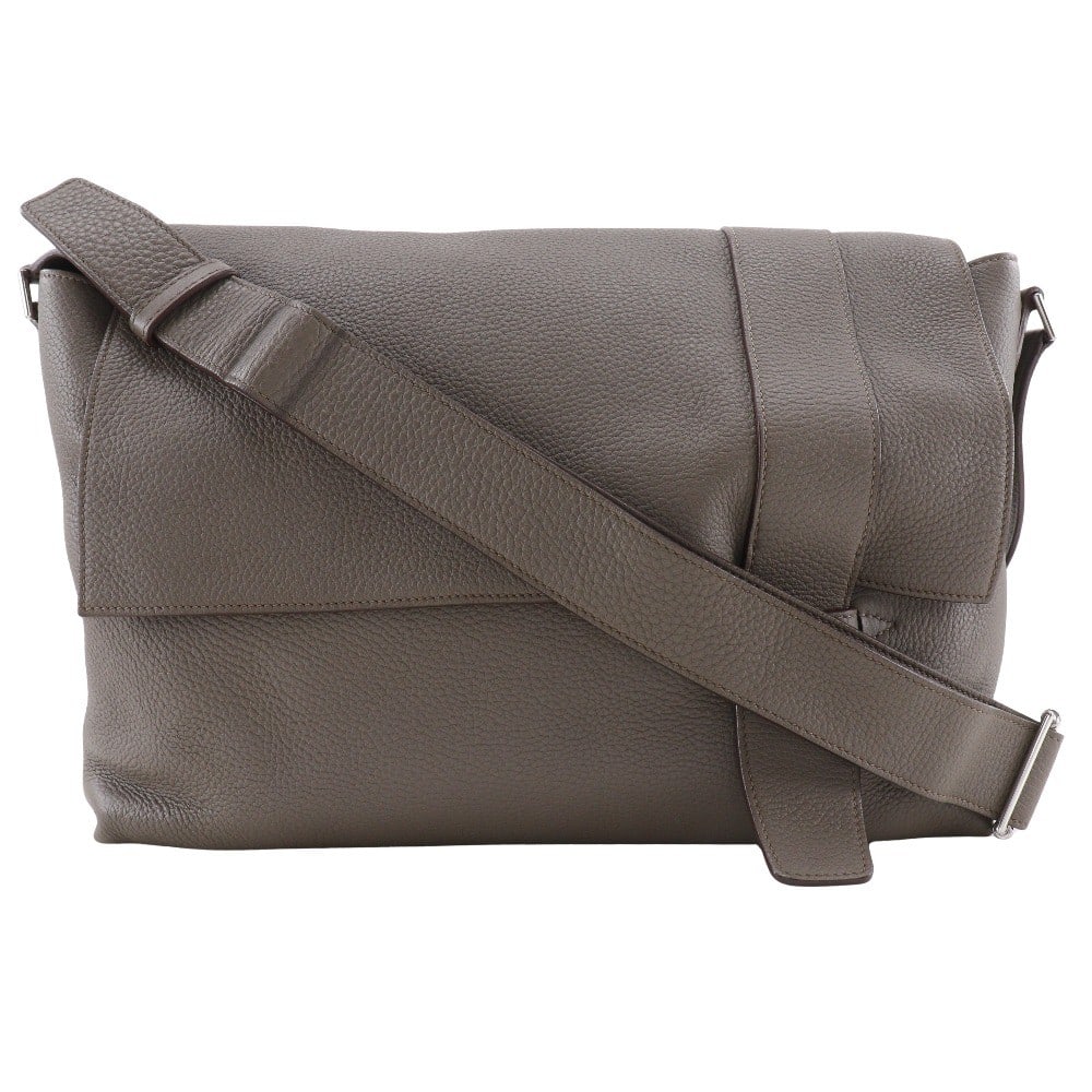 Hermes Alfred Messenger gray leather shoulder bag 35cm: Hermes Alfred Messenger gray leather shoulder bag 35cm This Hermes Alfred Messenger Bag in gray leather offers a stylish and functional design for men. Crafted in France, this shoulder bag features a 