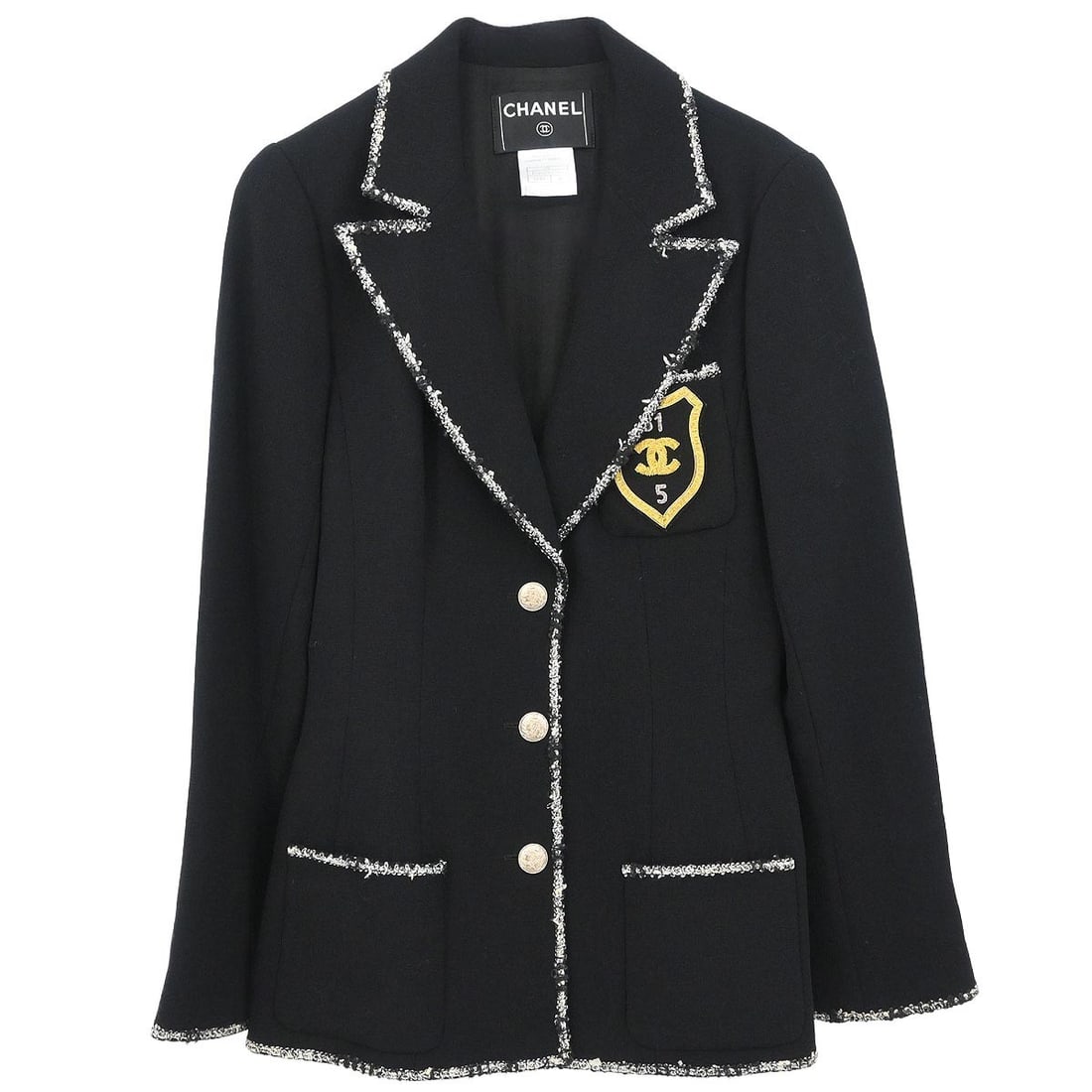 CHANEL black wool jacket size 38 logo button front: CHANEL black wool jacket size 38 logo button front Vintage Chanel single-breasted jacket in black wool with logo accents, a regular fit, and three exterior pockets. This women's mid-length jacket feat
