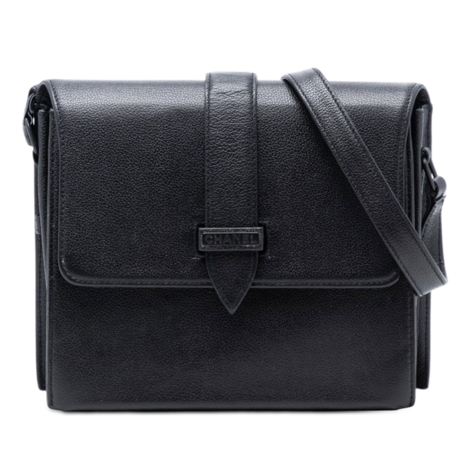 Black Chanel Grained Calfskin Leather Flap Crossbody Bag with Zip Pocket: Black Chanel Grained Calfskin Leather Flap Crossbody Bag with Zip Pocket This Chanel crossbody bag features a grained calfskin leather body in black, complemented by a flat leather strap and a front f