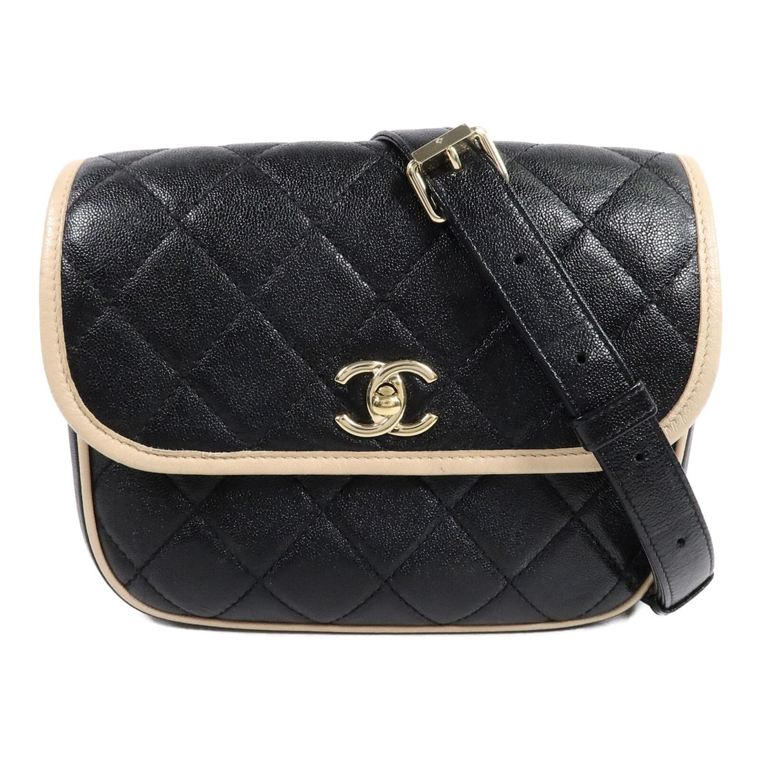 CHANEL AS2447 CC Chain Shoulder Messenger Bag Calfskin Black Beige: CHANEL AS2447 CC Chain Shoulder Messenger Bag Calfskin Black Beige Chanel CC messenger bag in black and beige calfskin with a chain shoulder strap and turn-lock closure. This women's shoulder bag offe