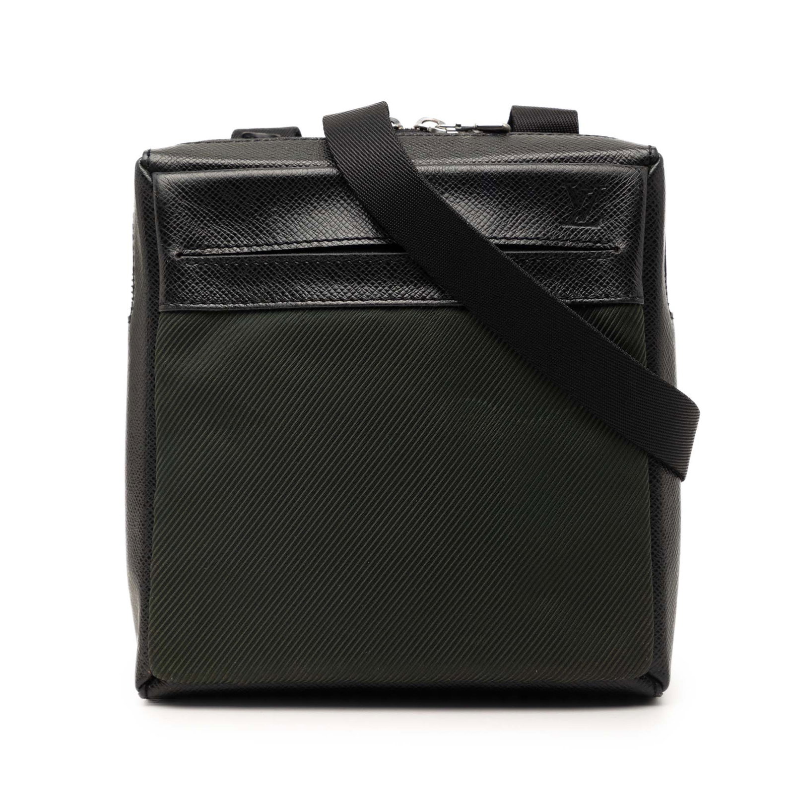 Louis Vuitton Taiga Sayan Green Leather Crossbody Bag: Louis Vuitton Taiga Sayan Green Leather Crossbody Bag Louis Vuitton Taiga Sayan shoulder bag in green, crafted with a canvas and Taiga leather body. It features an adjustable flat canvas strap, a two-