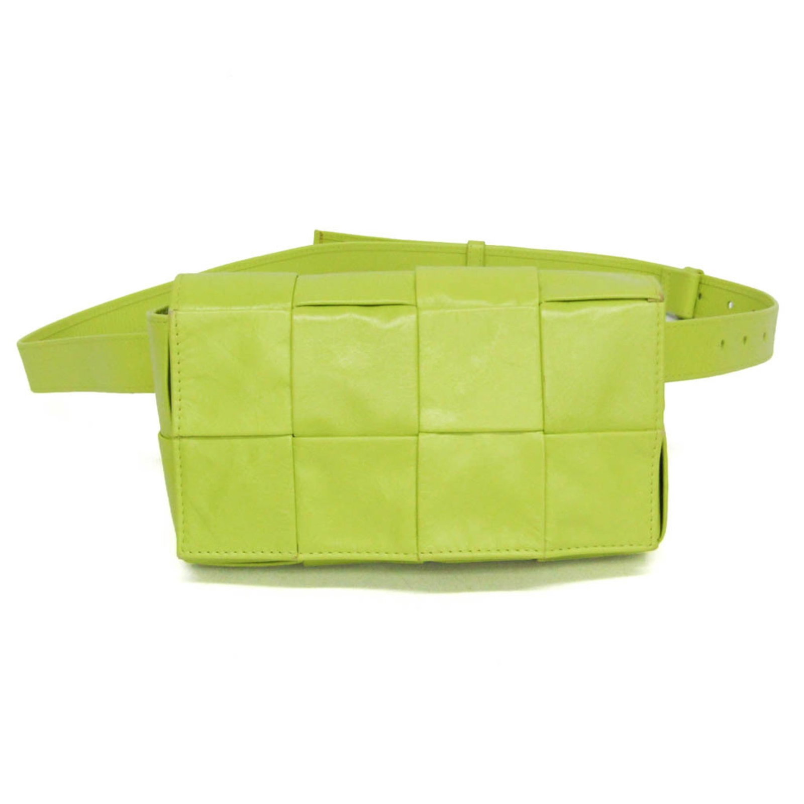 Bottega Veneta Cassette Green Leather Bag: Bottega Veneta Cassette Green Leather Bag Bottega Veneta Cassette bag in green leather with a unisex design. Made in Italy, this piece is in good condition with light edge scuffs, light dirt on the fr