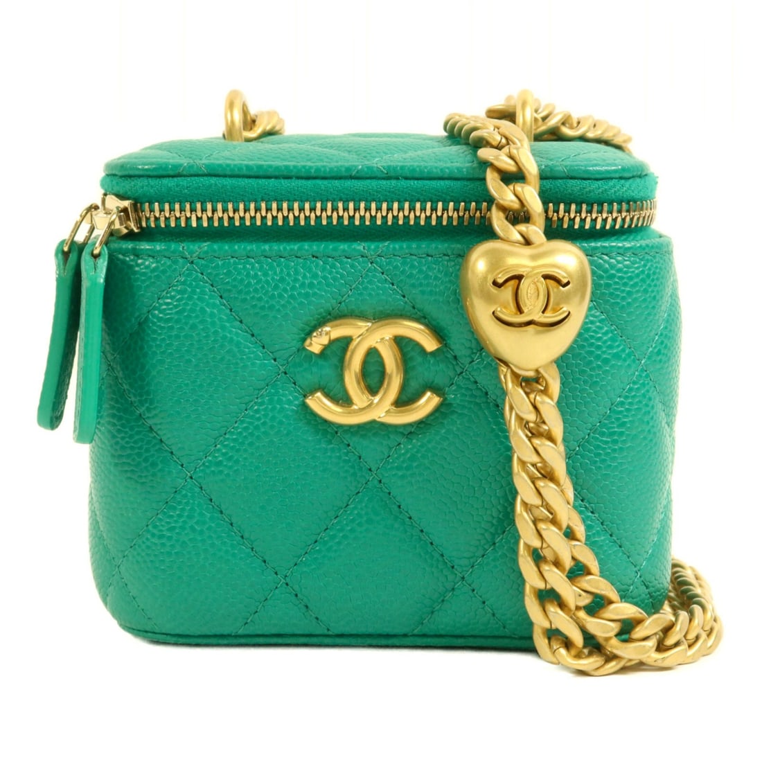 CHANEL AP3203 CC Vanity Chain Shoulder Bag Green Calfskin: CHANEL AP3203 CC Vanity Chain Shoulder Bag Green Calfskin Compact Chanel vanity case shoulder bag in green calfskin leather with a chain strap and CC GHW styling. This women's shoulder bag includes an