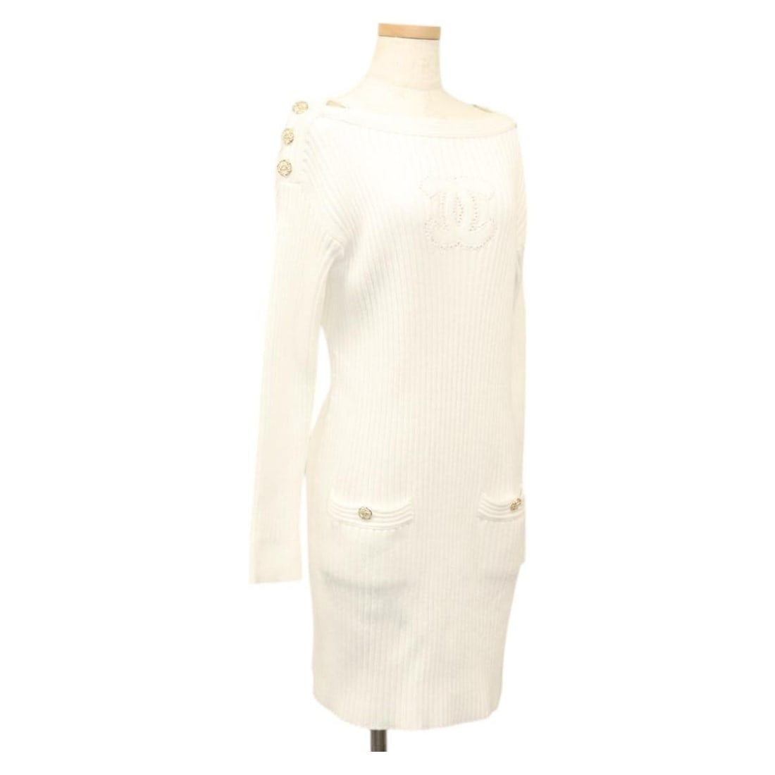 White Cotton Knit Shirt CHANEL CC Womens Italy: White Cotton Knit Shirt CHANEL CC Womens Italy White CHANEL women's one-piece knitted fabric shirt made from 100% cotton. Made in Italy, this piece features the CC design and is offered in very good c