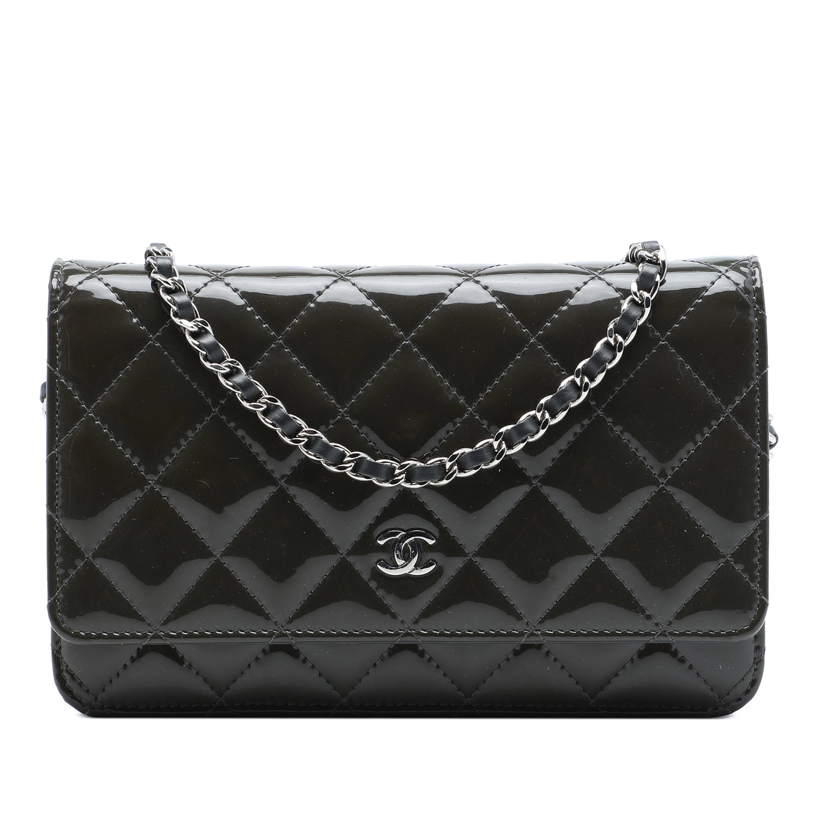 Chanel CC Quilted Patent Leather Wallet on Chain Gray: Chanel CC Quilted Patent Leather Wallet on Chain Gray Chanel CC Quilted Patent Wallet On Chain in gray quilted patent leather. This bag features a leather-woven chain link strap, a front flap with sna