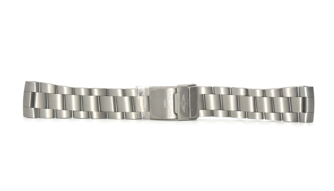 Breitling 24 mm titanium wristwatch bracelet band: Breitling 24 mm titanium wristwatch bracelet band Pre-owned Breitling wristwatch bracelet in titanium, designed for men and compatible with Breitling watches. Specifications Brand: Breitling Type: Wri
